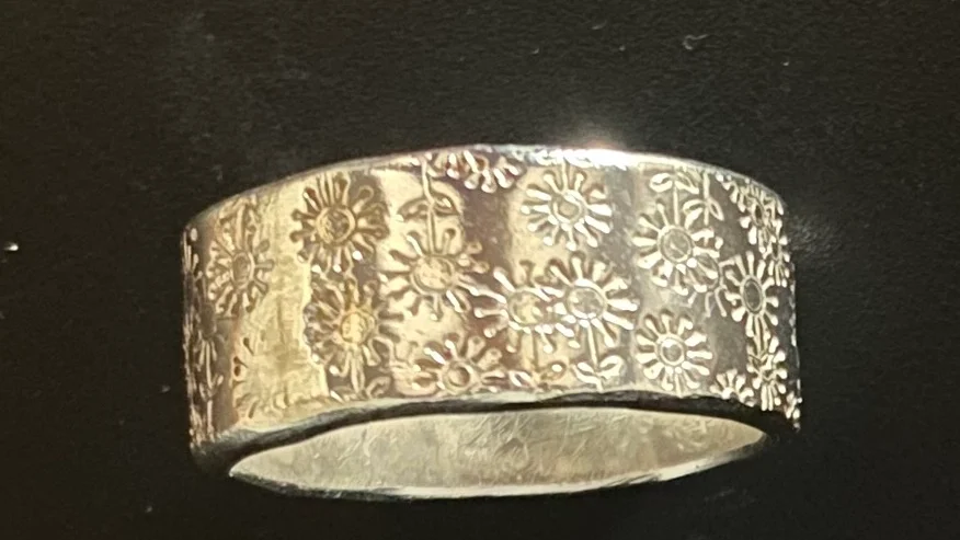 Daisy Flower Solid Silver Ring. Size N 1/2