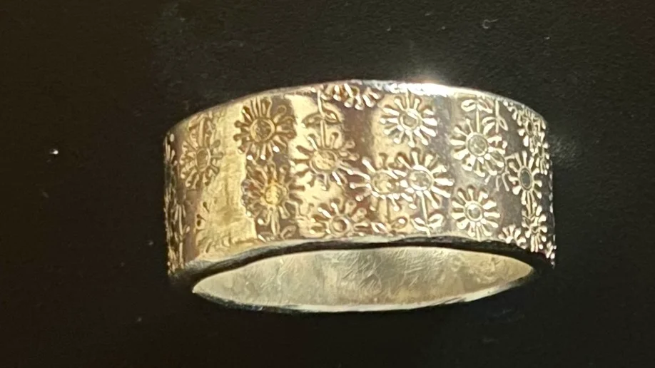 Daisy Flower Solid Silver Ring. Size N 1/2
