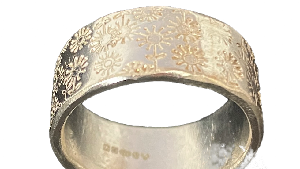 Daisy Flower Solid Silver Ring. Size N 1/2