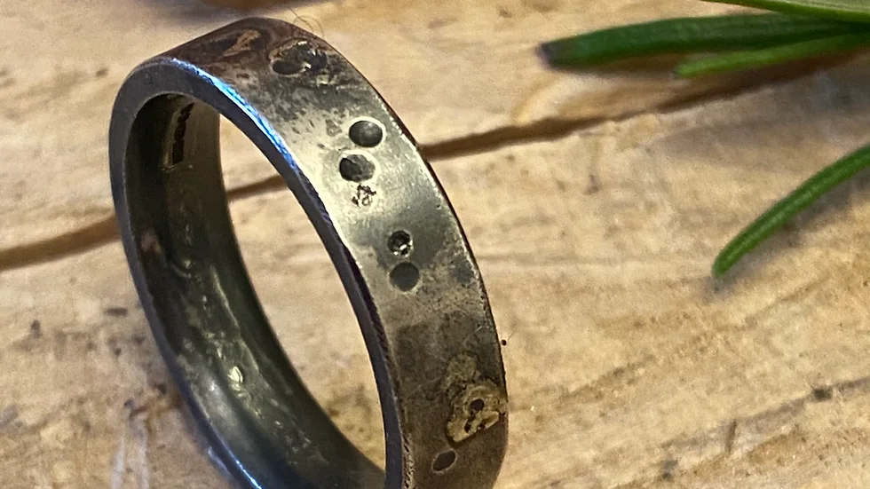 Heavy Ring in Oxidised Silver Dots Size T