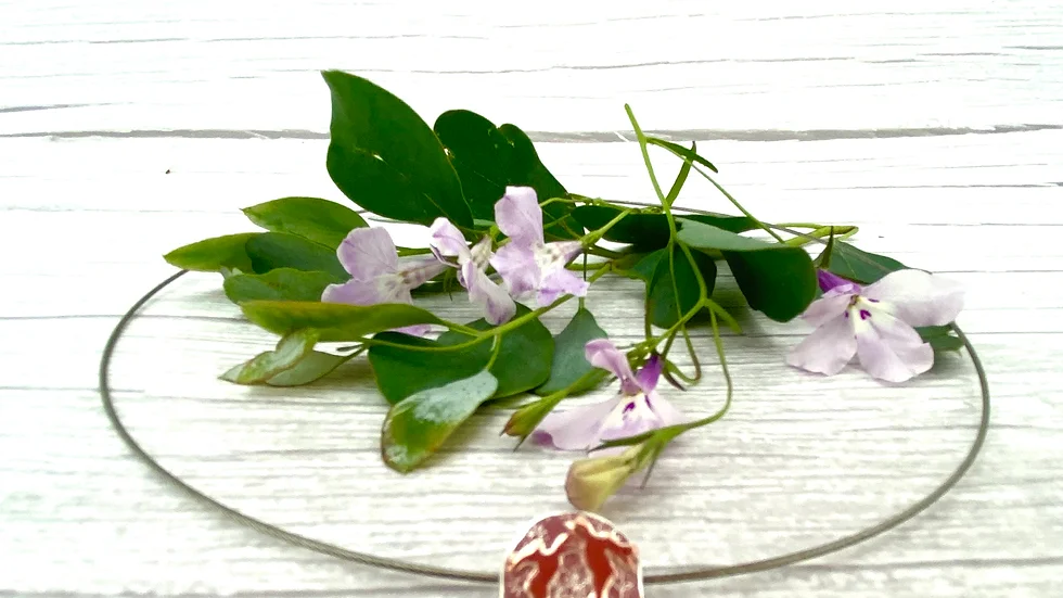 Boxing Hare Meadow Necklace © (F+W)