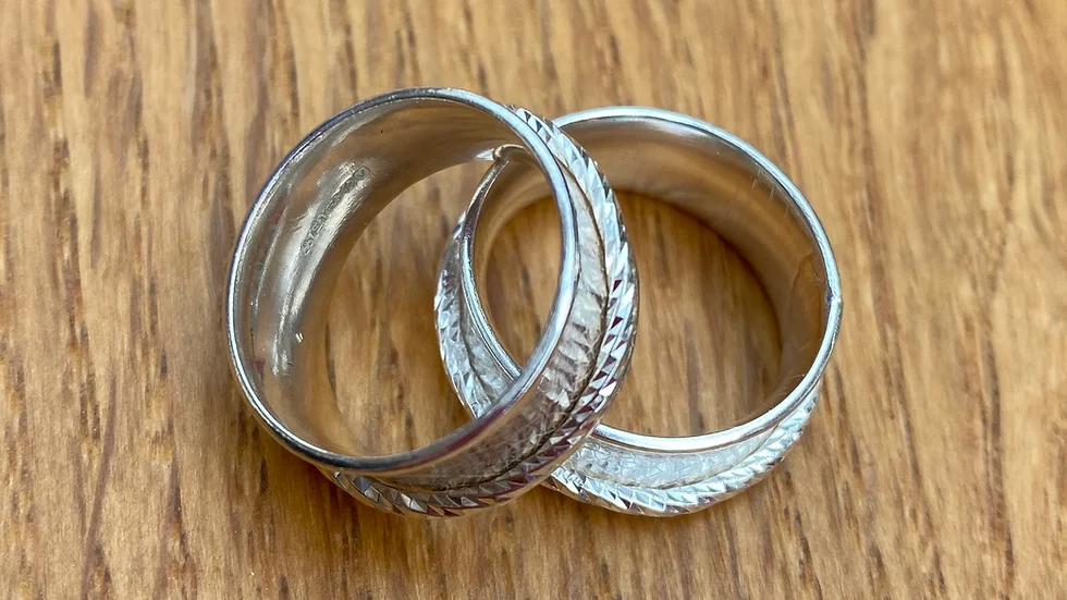 Silver Meditation ring (narrow) Spinning Ring Leaf & Thread  Size N,O and a half