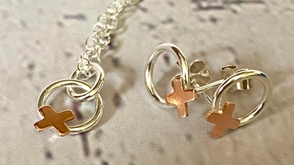 A Hug & A Kiss © Necklace