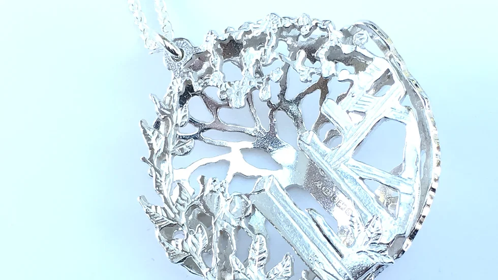 Wolds Way Stile - Numburnholme Pendant ©