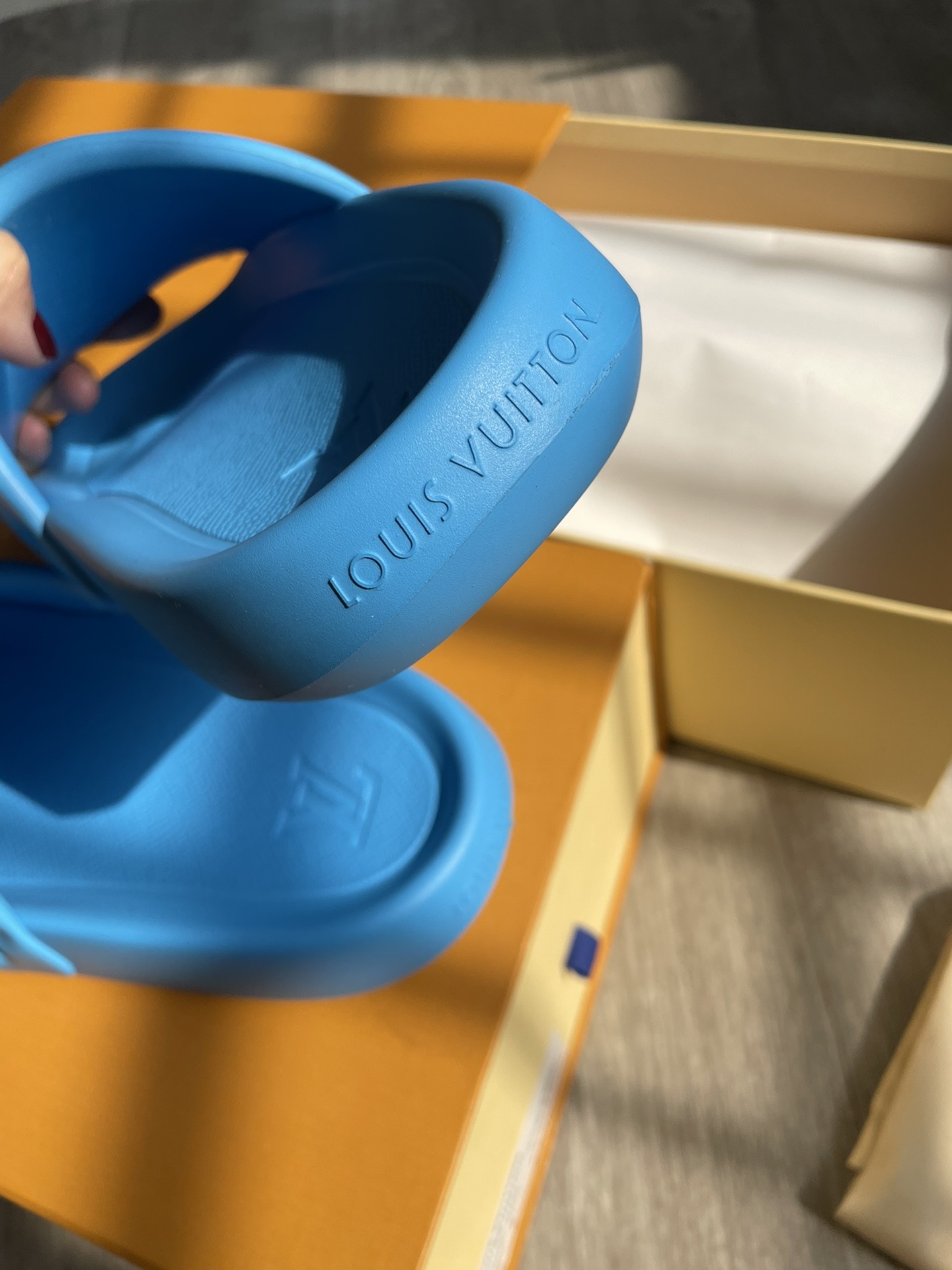 LV slides Blue