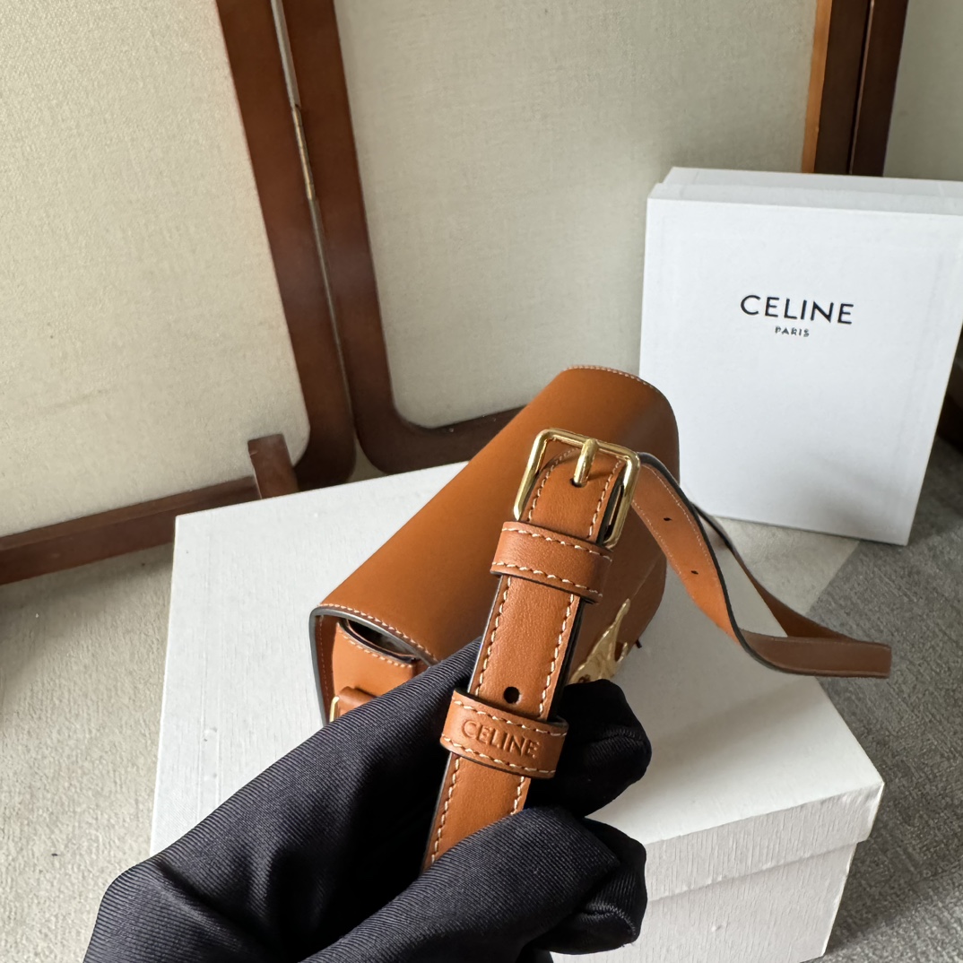 Celine Teen Triomphe bag Natural