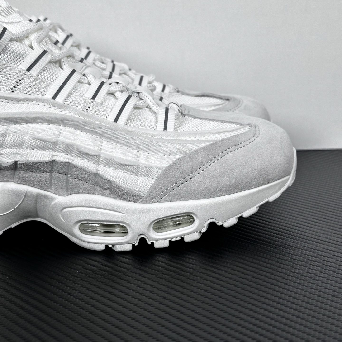 AM95 CDG White
