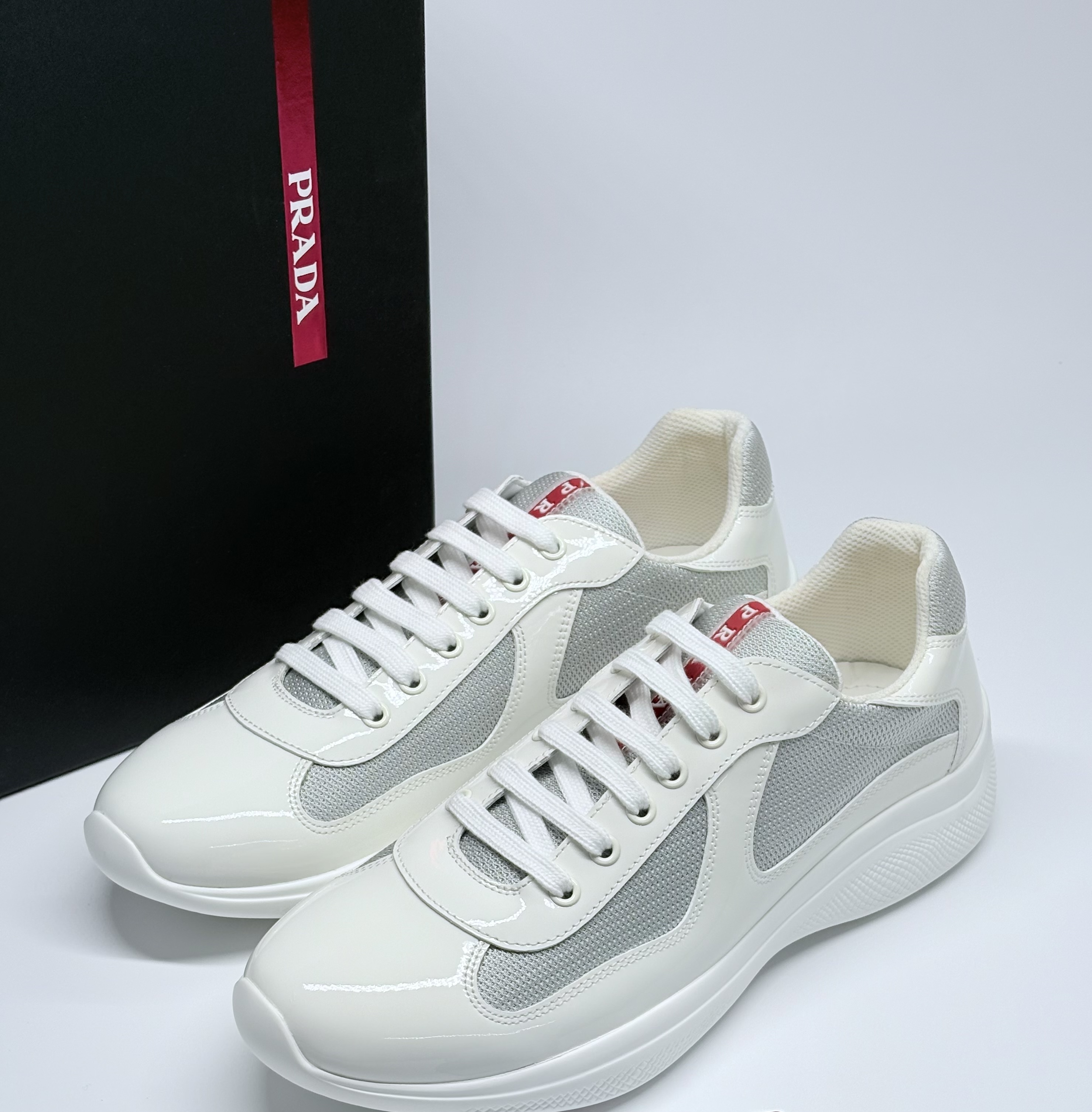 Prada America's Cup “White Silver”