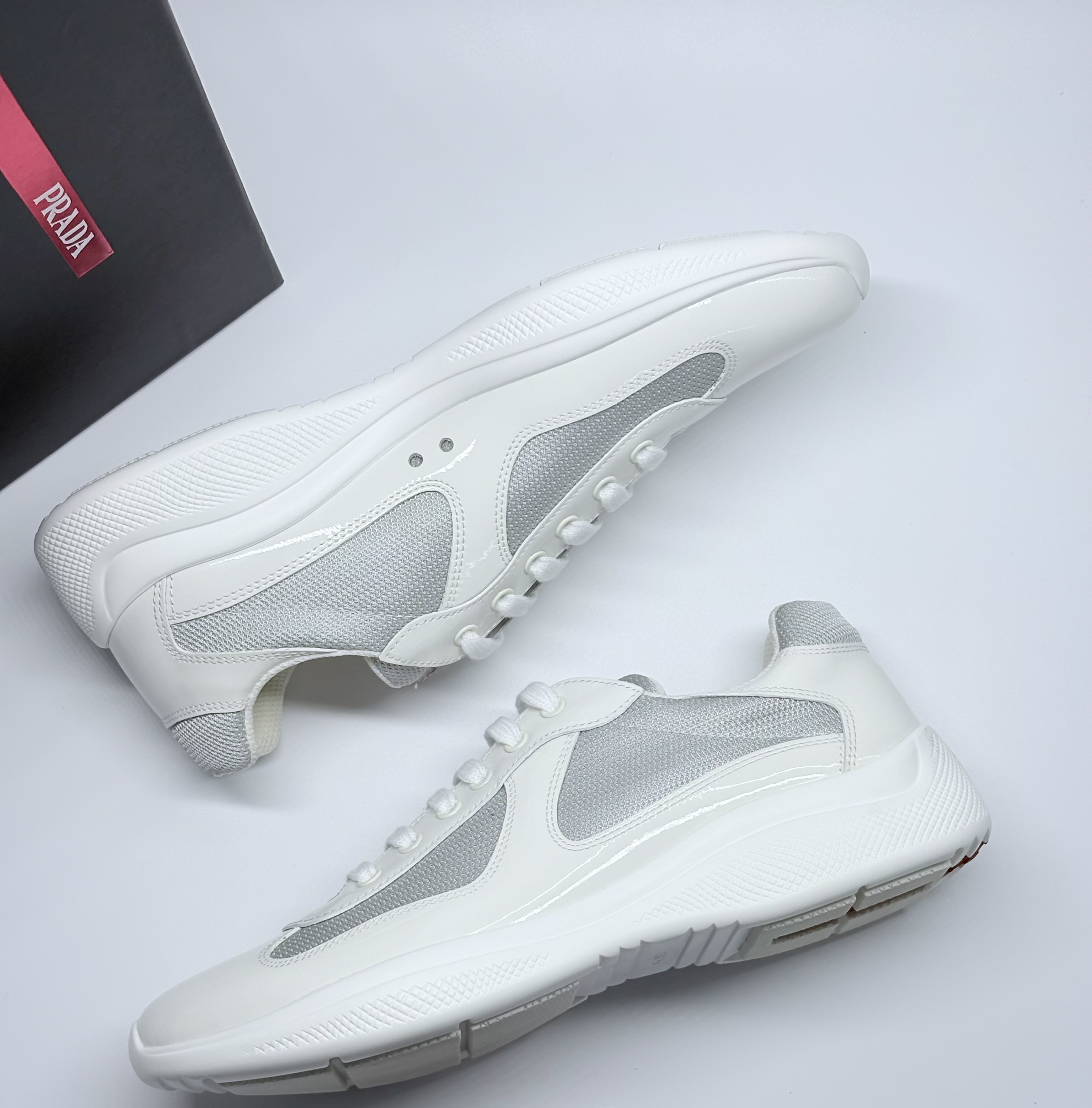 Prada America's Cup “White Silver”