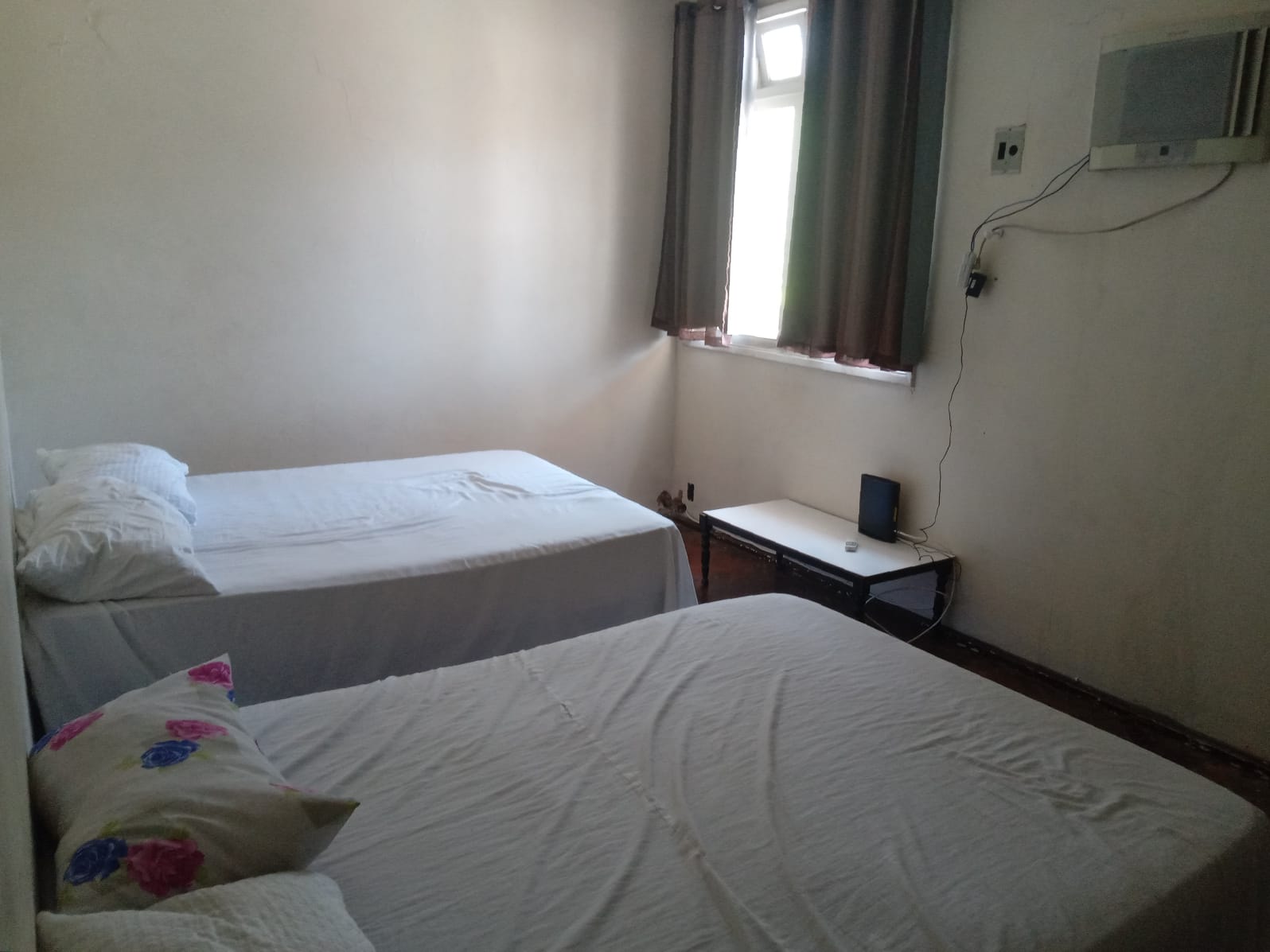 ALUGUEL DE QUARTOS E CAMAS DE SOLTEIRO