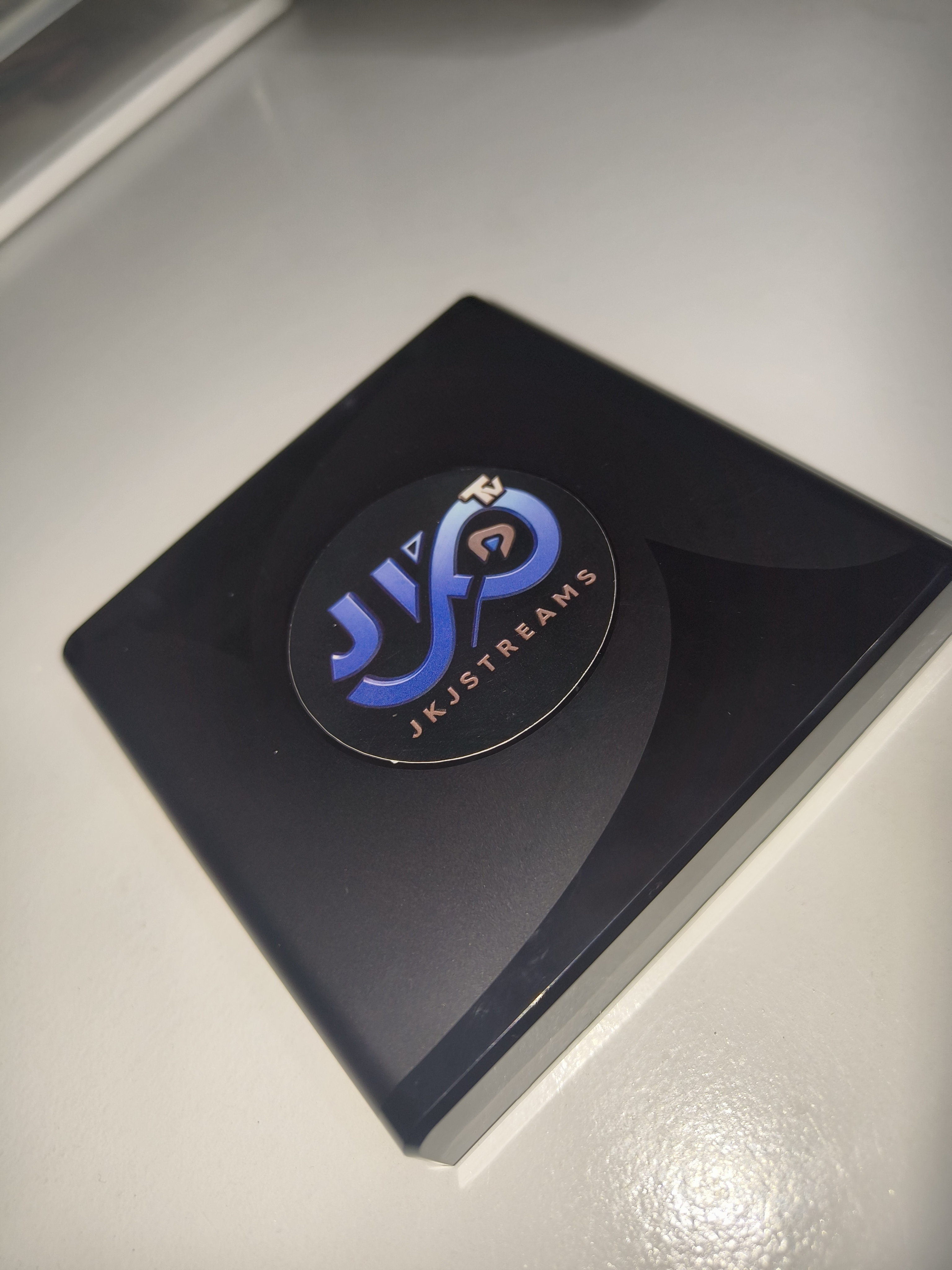 JKJStreamsTV Box + 1 Year Subscription