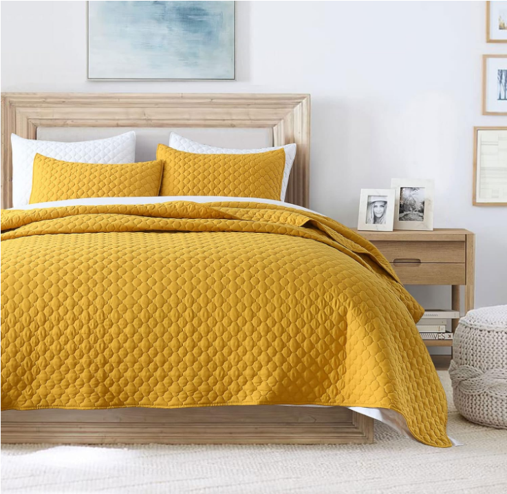 Yellow Quilt King Size, Lightweight Quilt for Summer Ultra-Soft Microfiber Modern Style Quilted Clouds Pattern Bedspread Quit Set 3 Pieces (1 Quilt and 2 Pillow Shams)