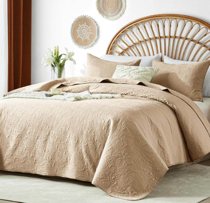 Rose Floral Quilts Queen Size,Full Queen Quilt Bedding Set,Beige 3-Piece Lightweight Microfiber Bedspread,Botanical Flower Pattern Coverlet Set for All Seasons(1 Quilt,2 Pillow Shams)
