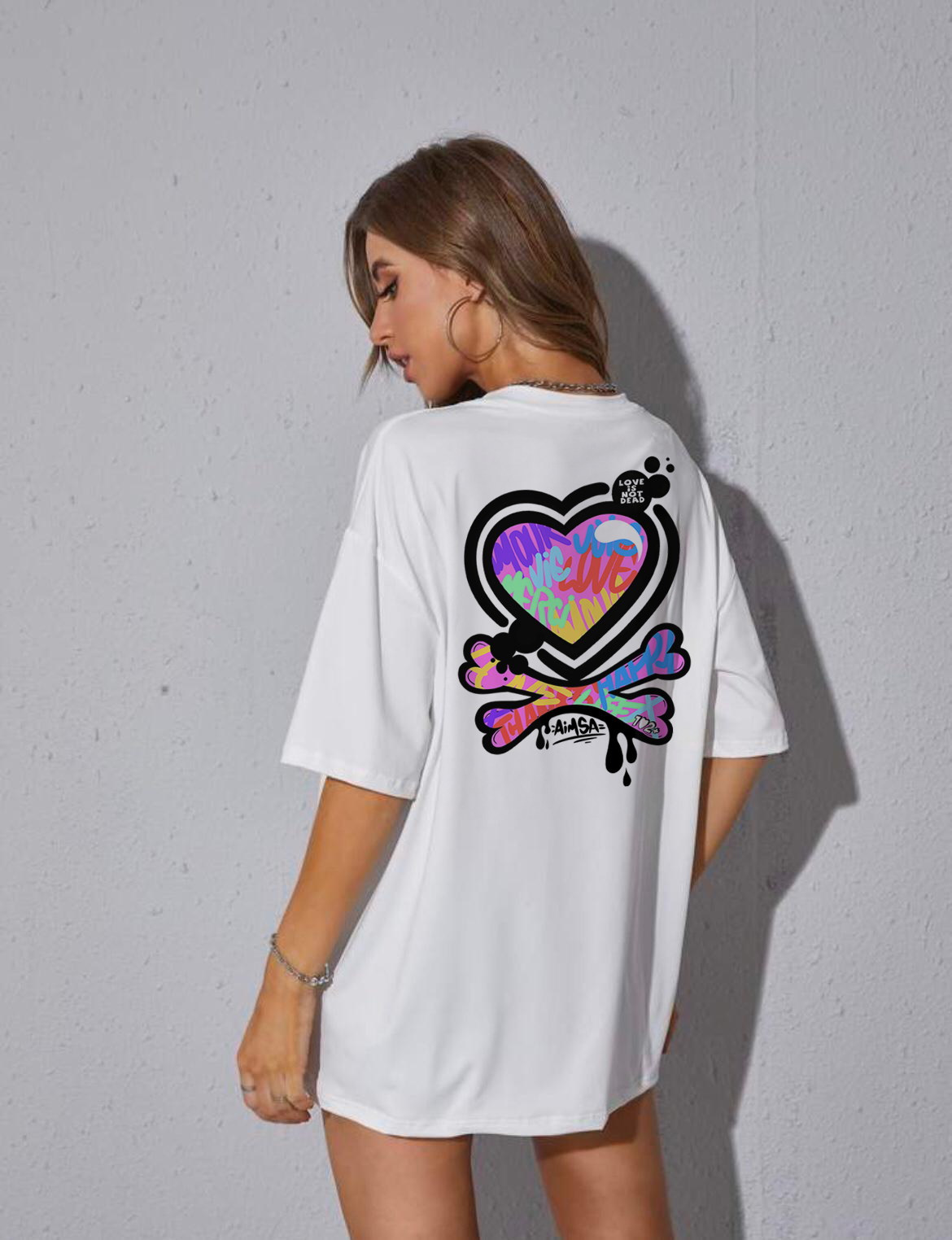 T-shirt - " Love is not Dead "