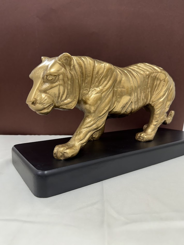  Majestic  Tiger Figurine