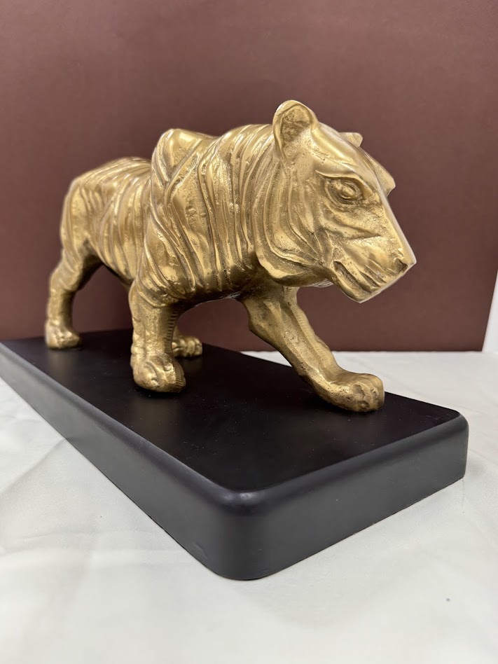  Majestic  Tiger Figurine