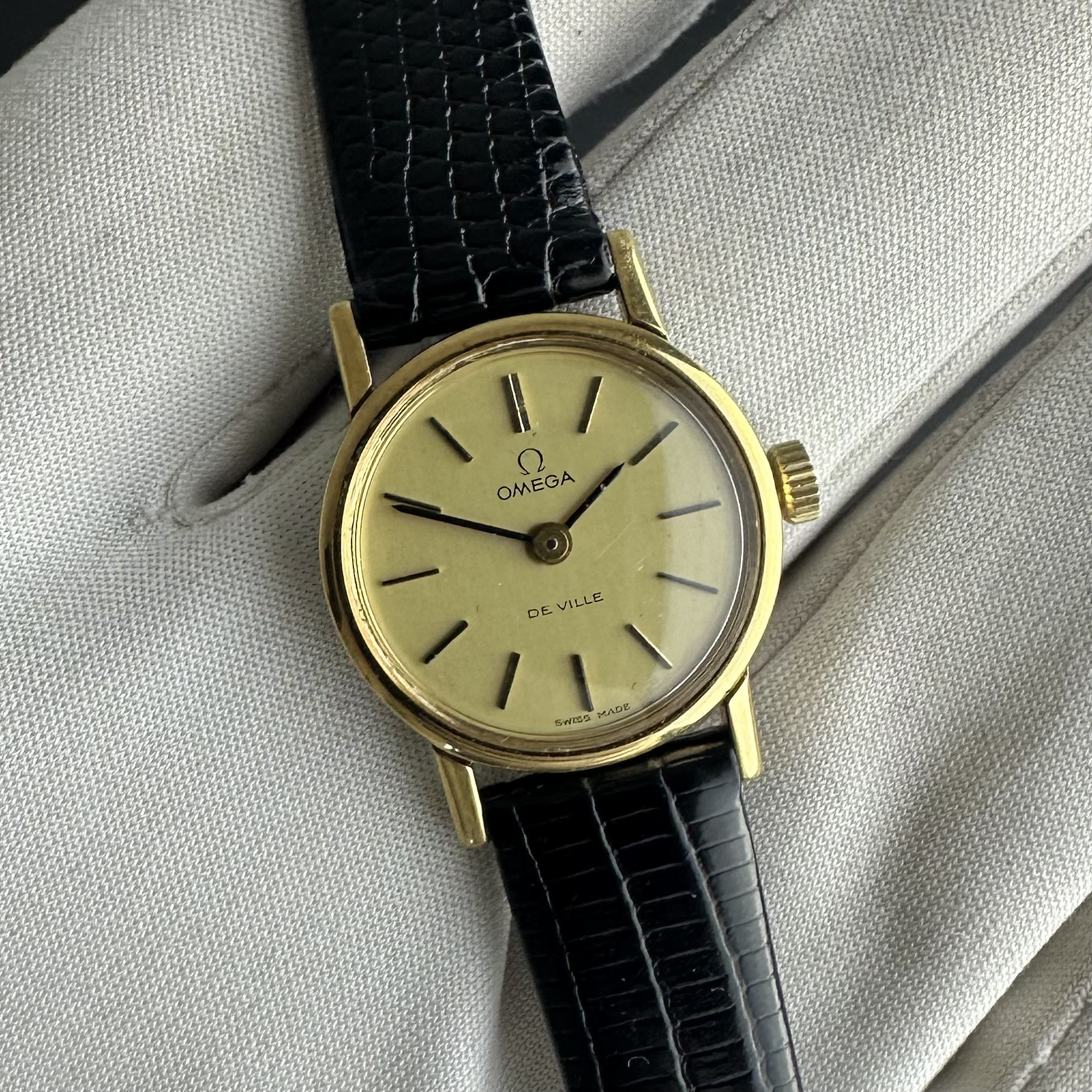 Vintage Omega De Ville Lady Manual Wind Champagne dial 511.0554 - 21,5mm - 1975