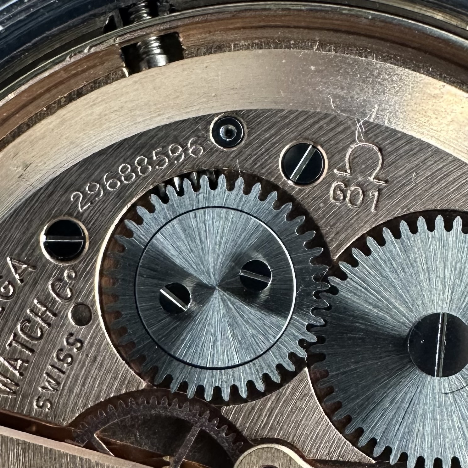 Vintage Omega Genève Manual Wind White Sunburst 136.041 - 35mm - 1969