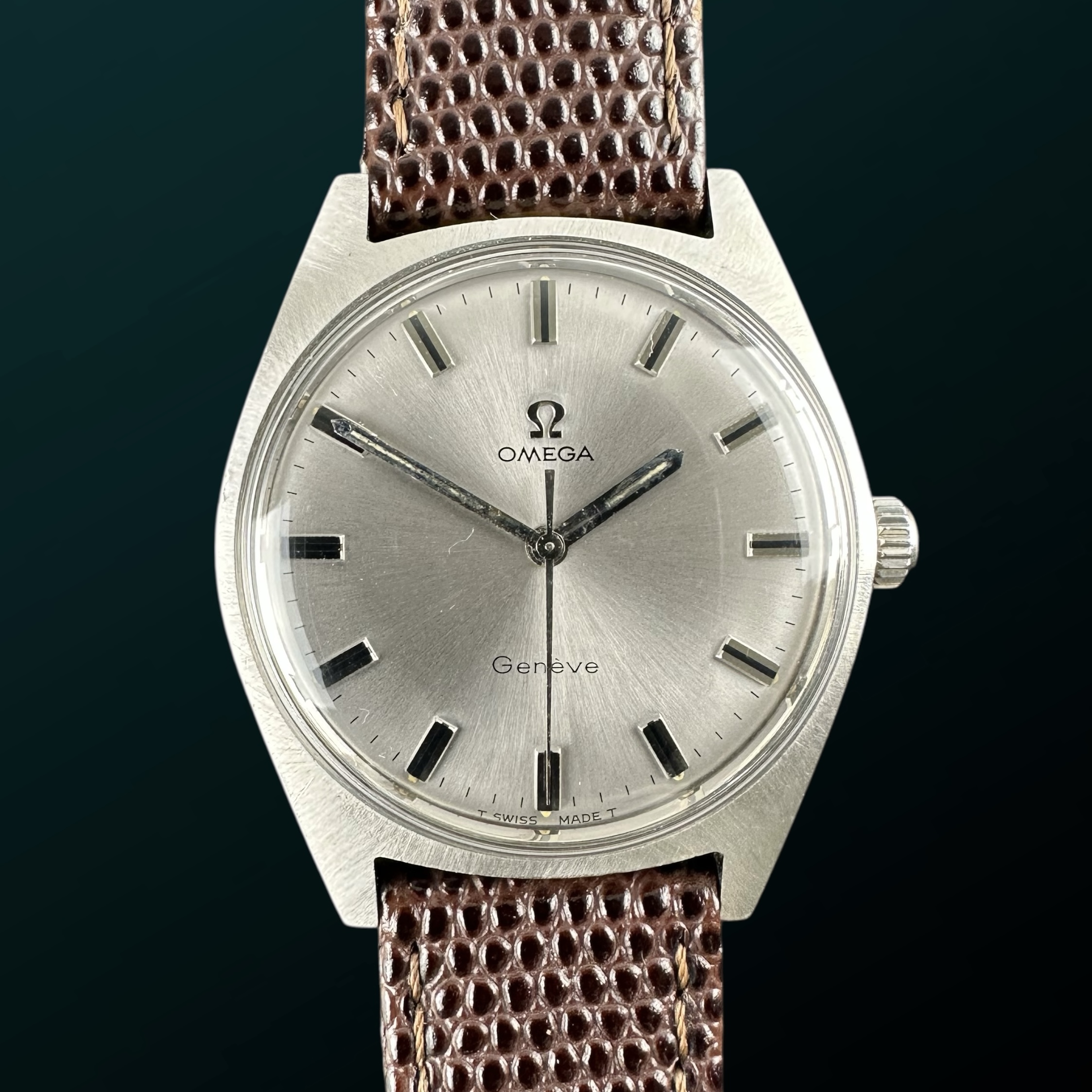 Vintage Omega Genève Manual Wind Silver Sunburst dial 135.041 - 34,5mm - 1968