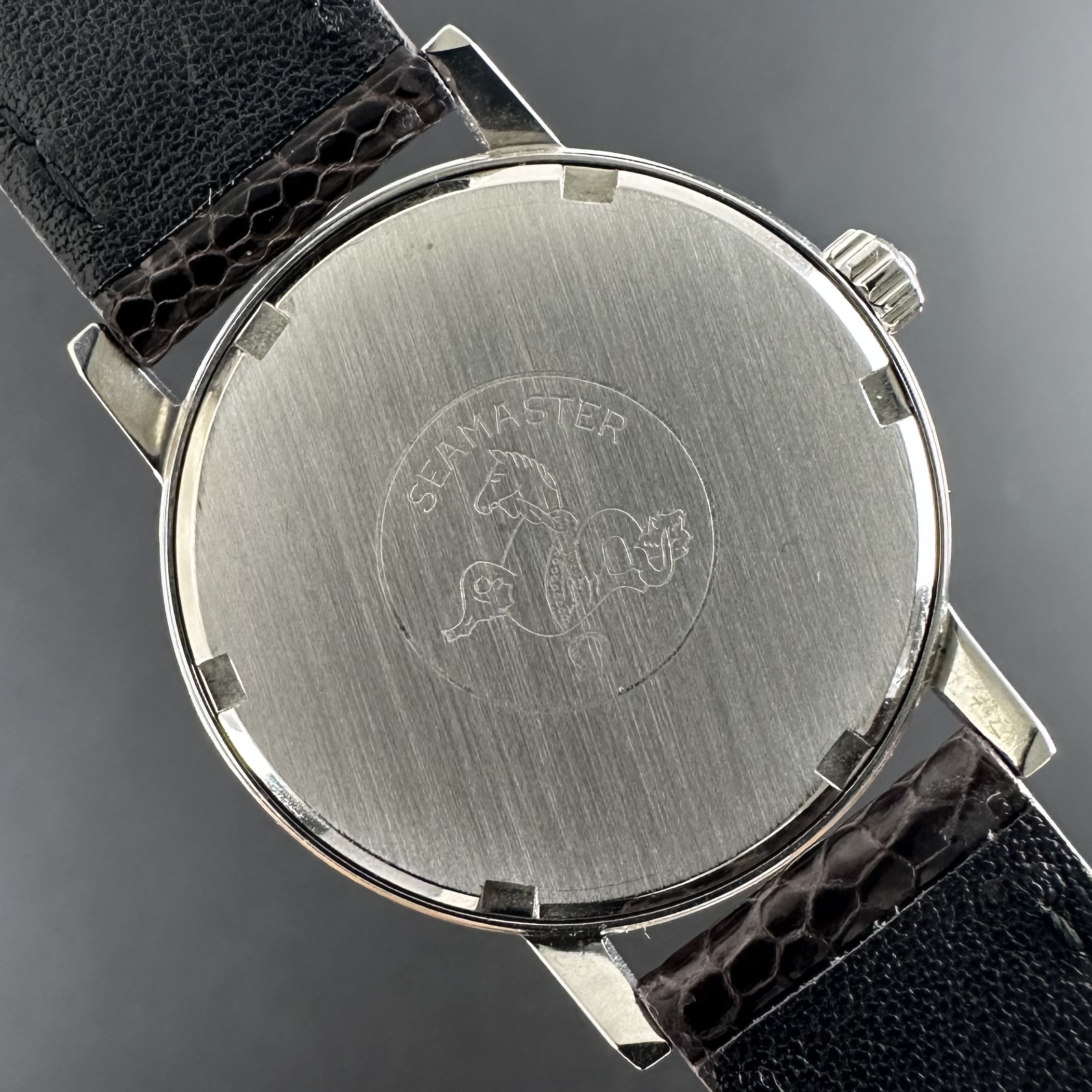 Vintage Omega Genève Date Manual Wind 136.011 - 34,5mm - 1965