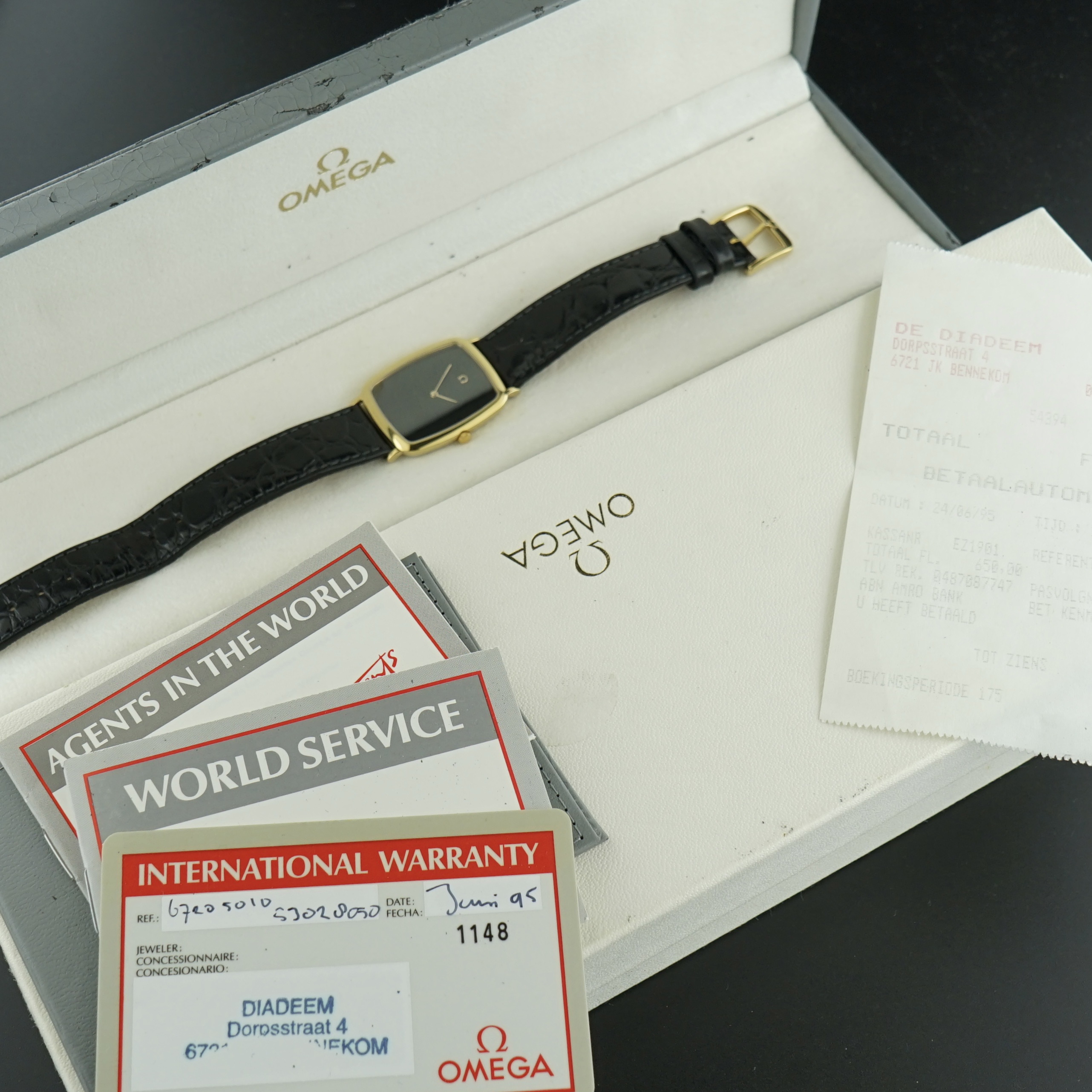 Vintage Omega De Ville Black Tonneau dial Full Set 195.0076.2 - 26mm - 1991 Box Papers