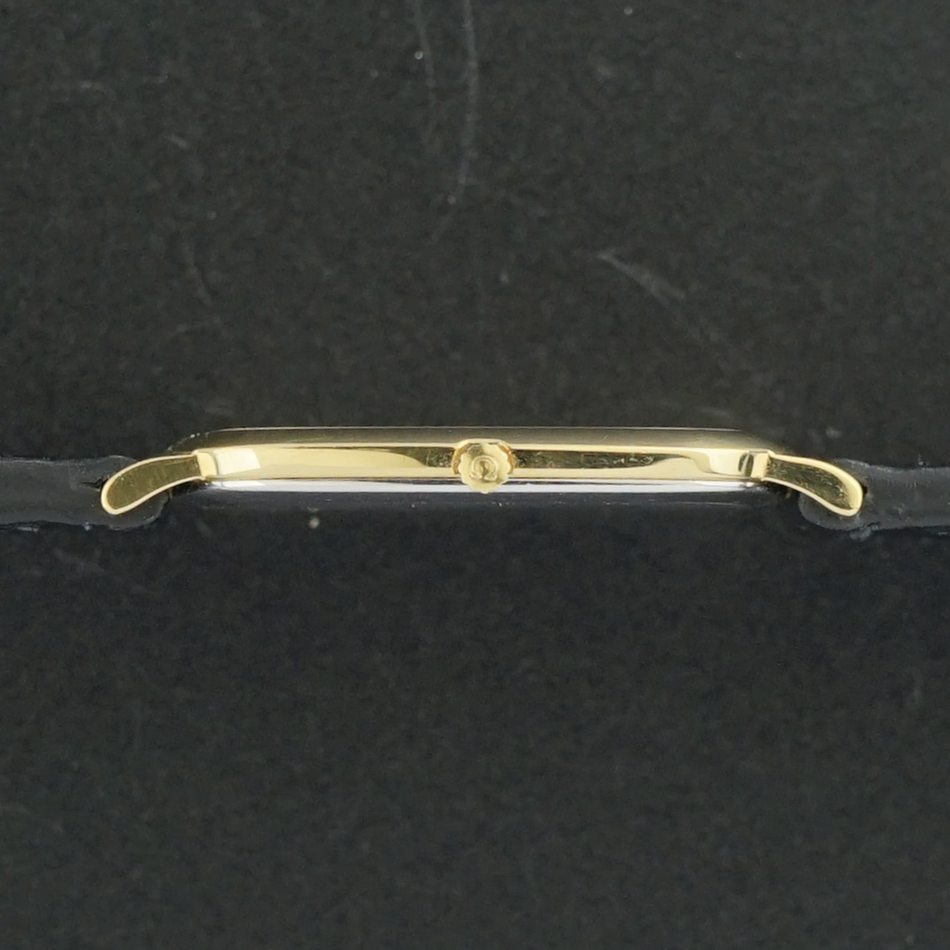 Vintage Omega De Ville Quartz Ultra Thin 195.0077 - 30mm - 1982