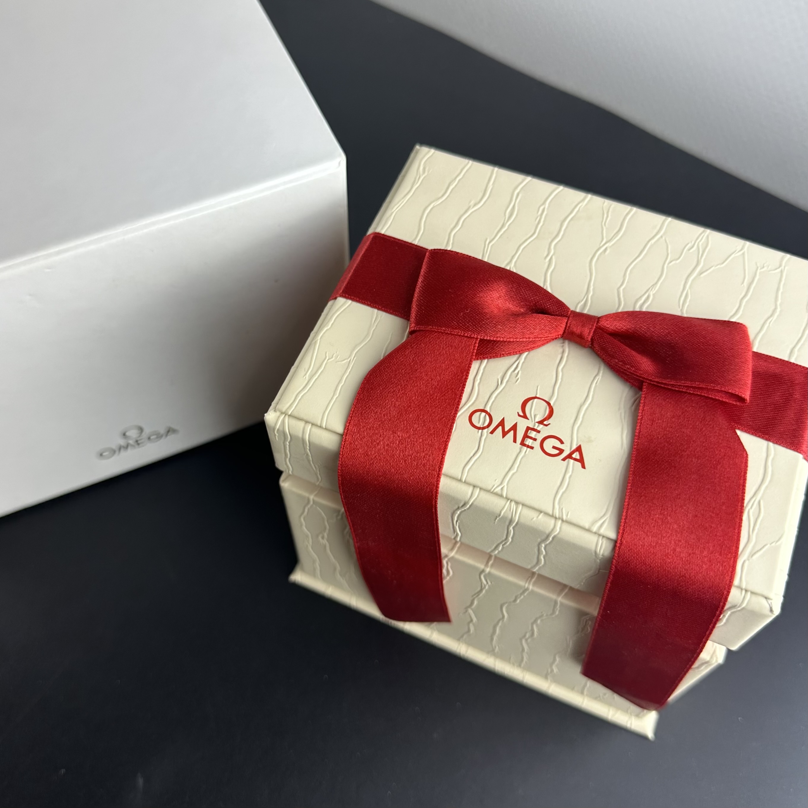 Vintage Omega De Ville 14k Solid Yellow Gold Lady Roman Numerals 595.1111 - 23,5mm - 1995 + Box