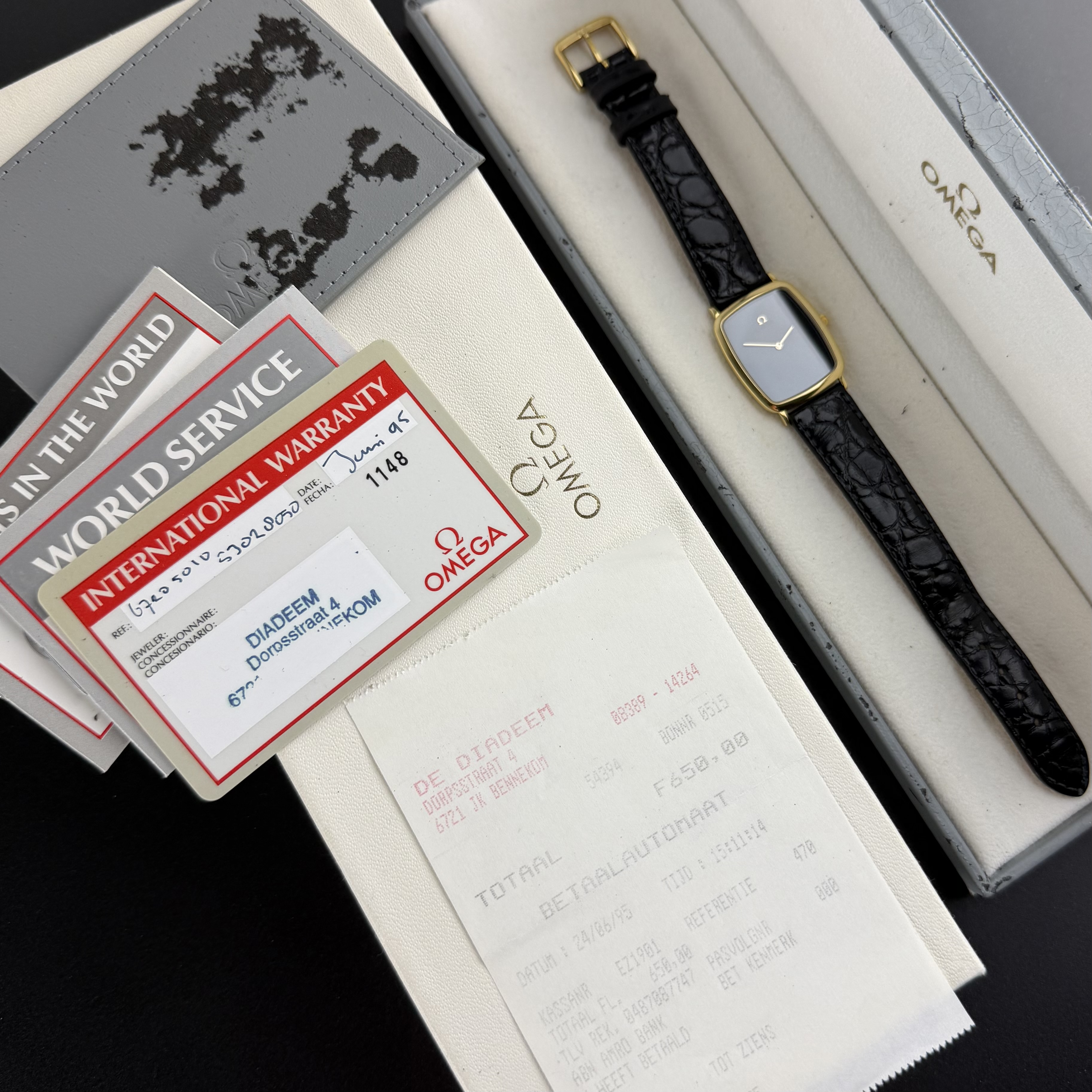 Vintage Omega De Ville Black Tonneau dial Full Set 195.0076.2 - 26mm - 1991 Box Papers