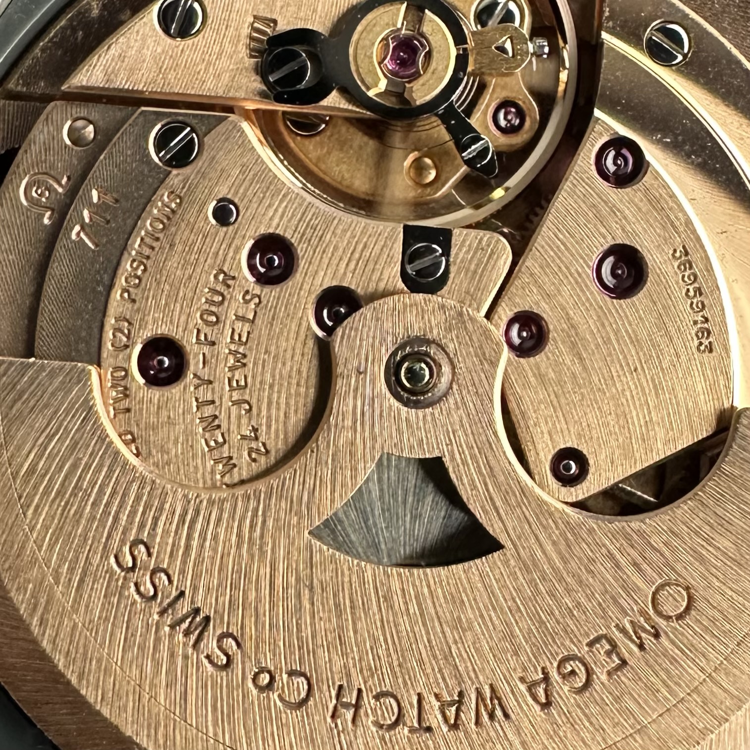 Vintage Omega Constellation Tank Silver Hobnail 155.0014 - 31mm - 1973