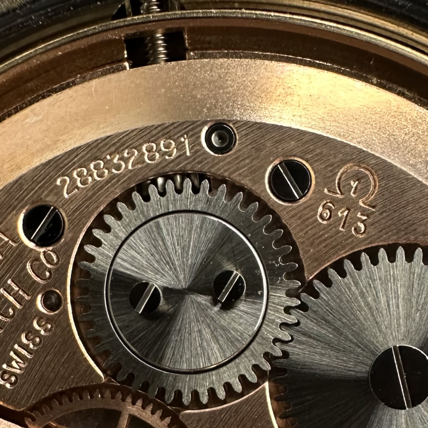 Vintage Omega Genève Manual Wind White Sunburst 136.041 - 35mm - 1969