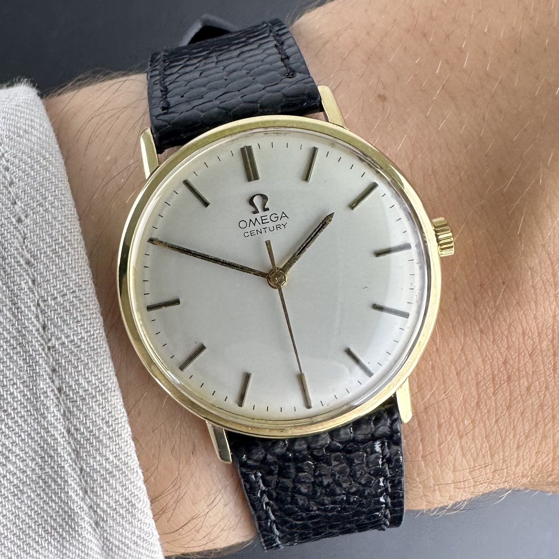 Vintage Omega Century 14k Solid Yellow Gold 131.026 - 33mm - 1966