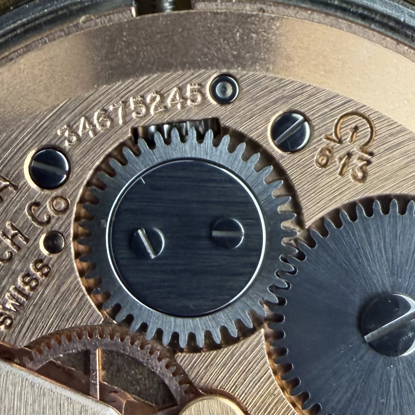 Vintage Omega Genève Manual Wind Golden Sunburst 136.0098 - 35mm - 1972