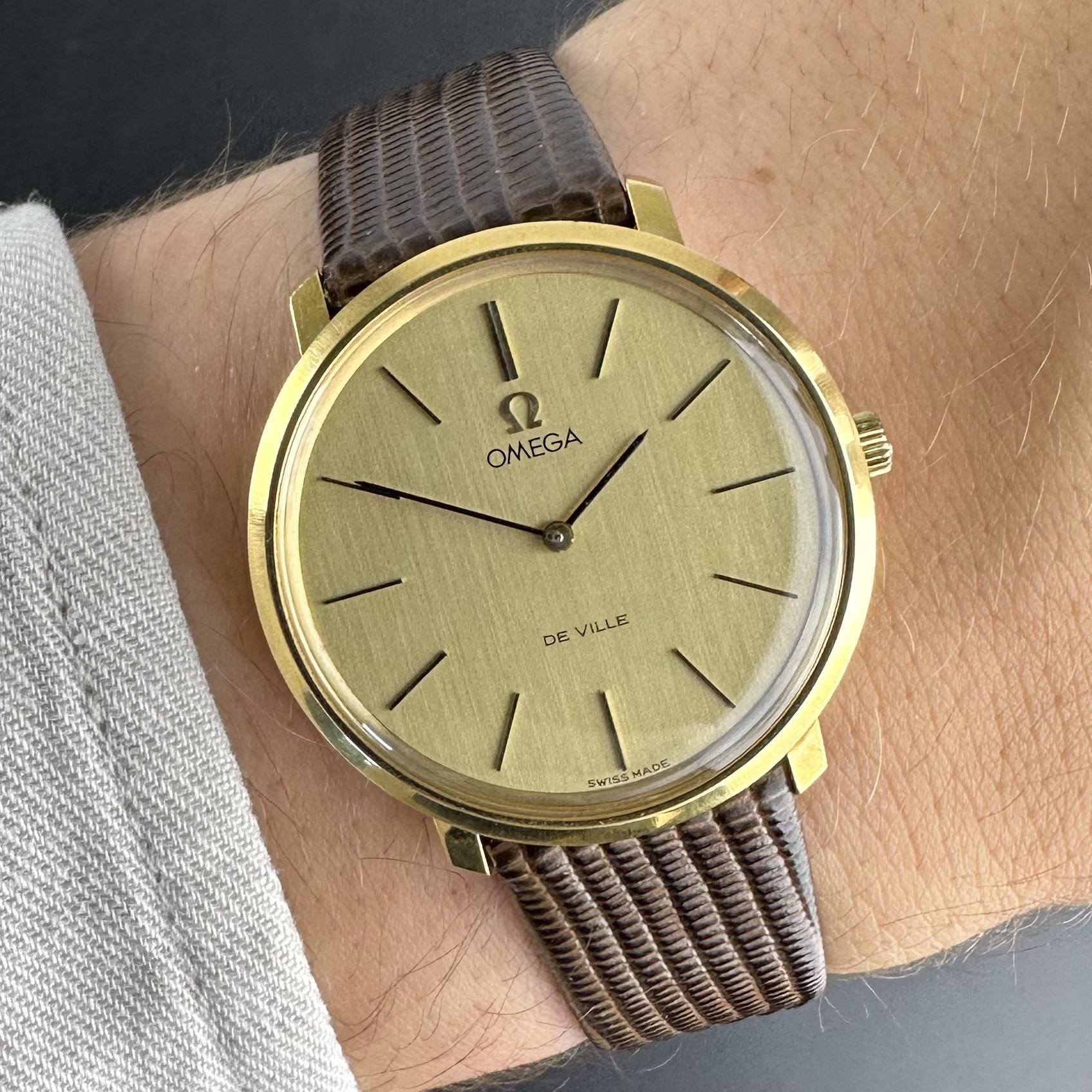 Vintage Omega De Ville Manual Wind Gold Plated Vertical Brush 111.077 - 33mm - 1970