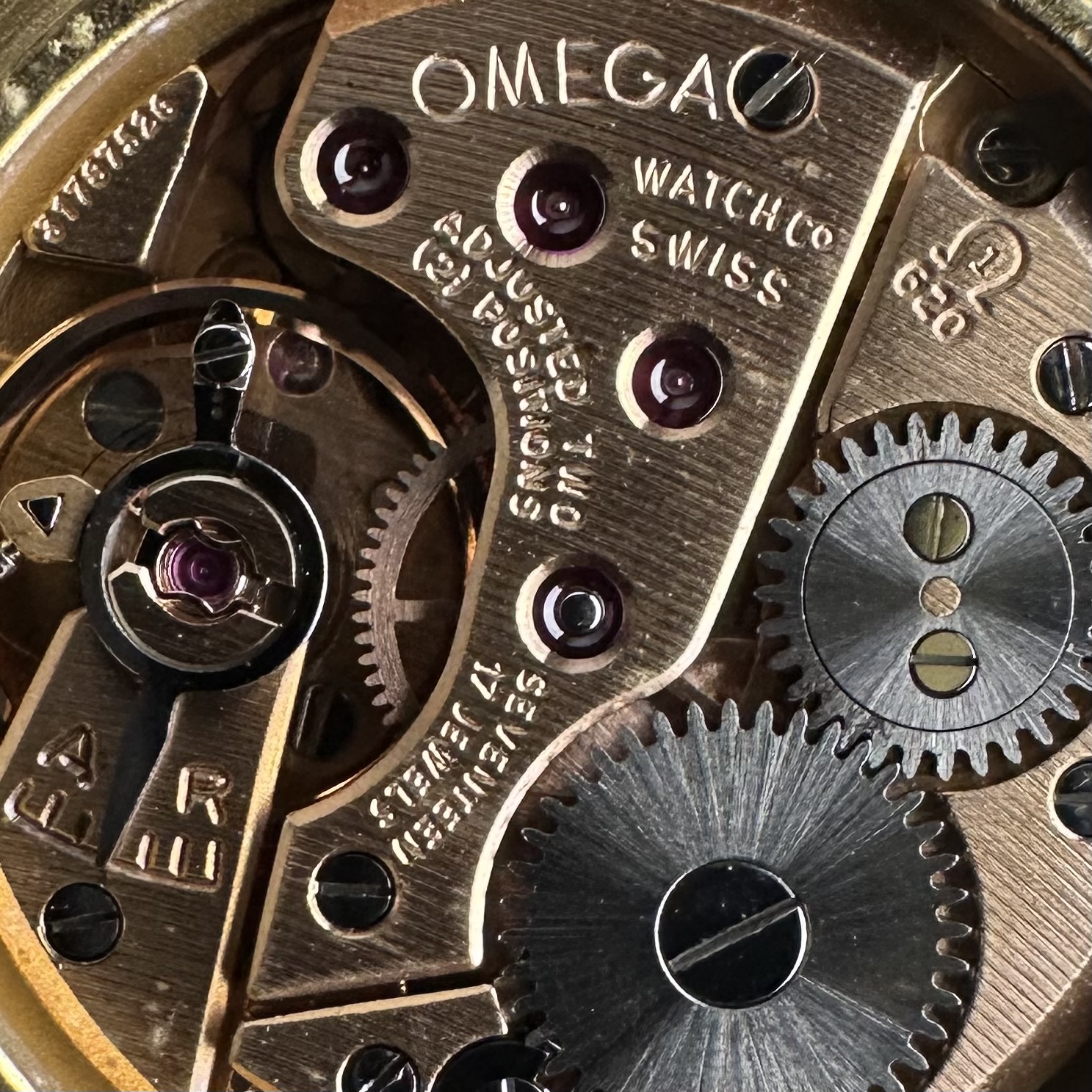 Vintage Omega De Ville Manual Wind Gold Plated Vertical Brush 111.077 - 33mm - 1970