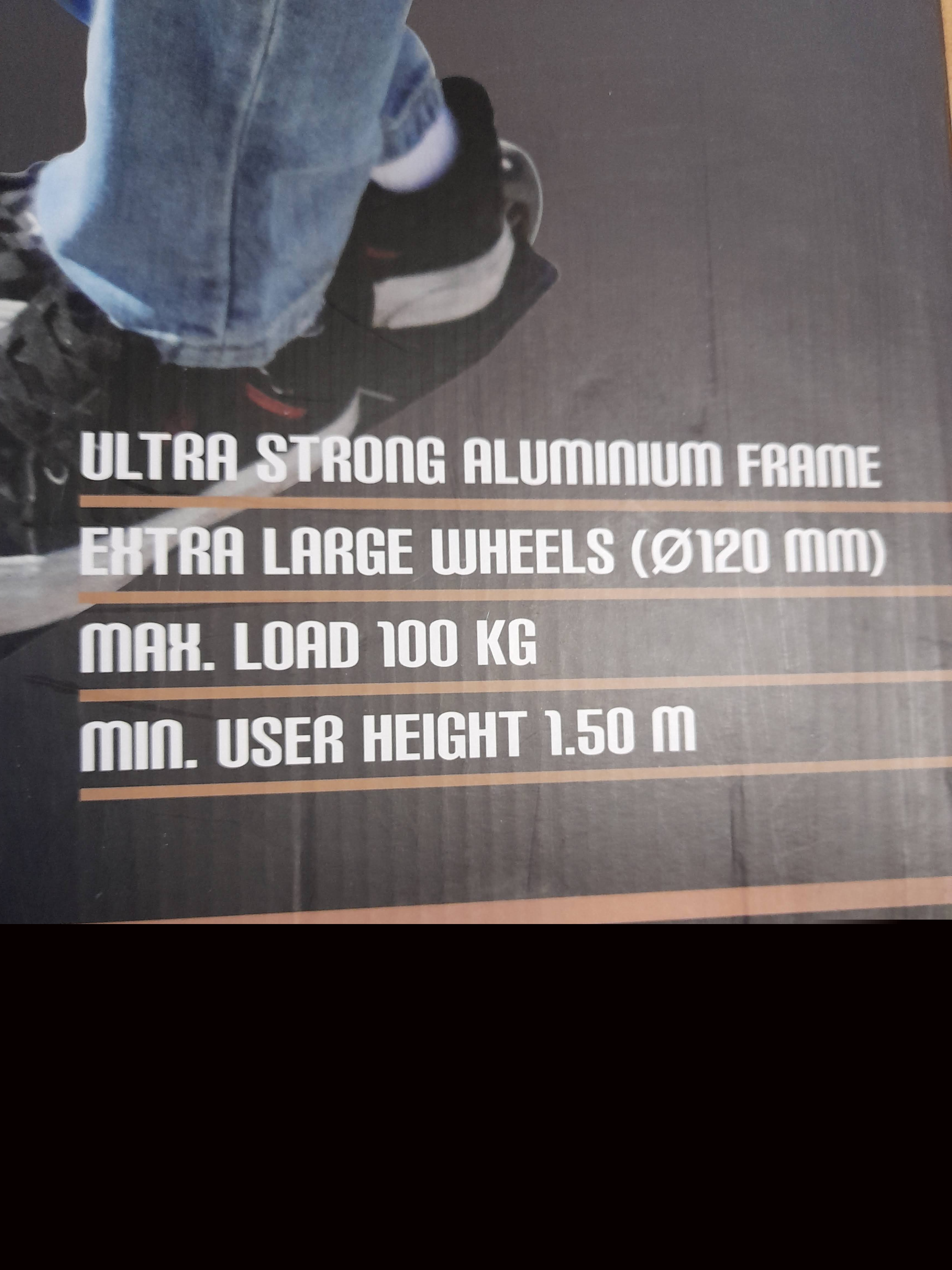 Black Dragon kaskadininkų paspirtukas.