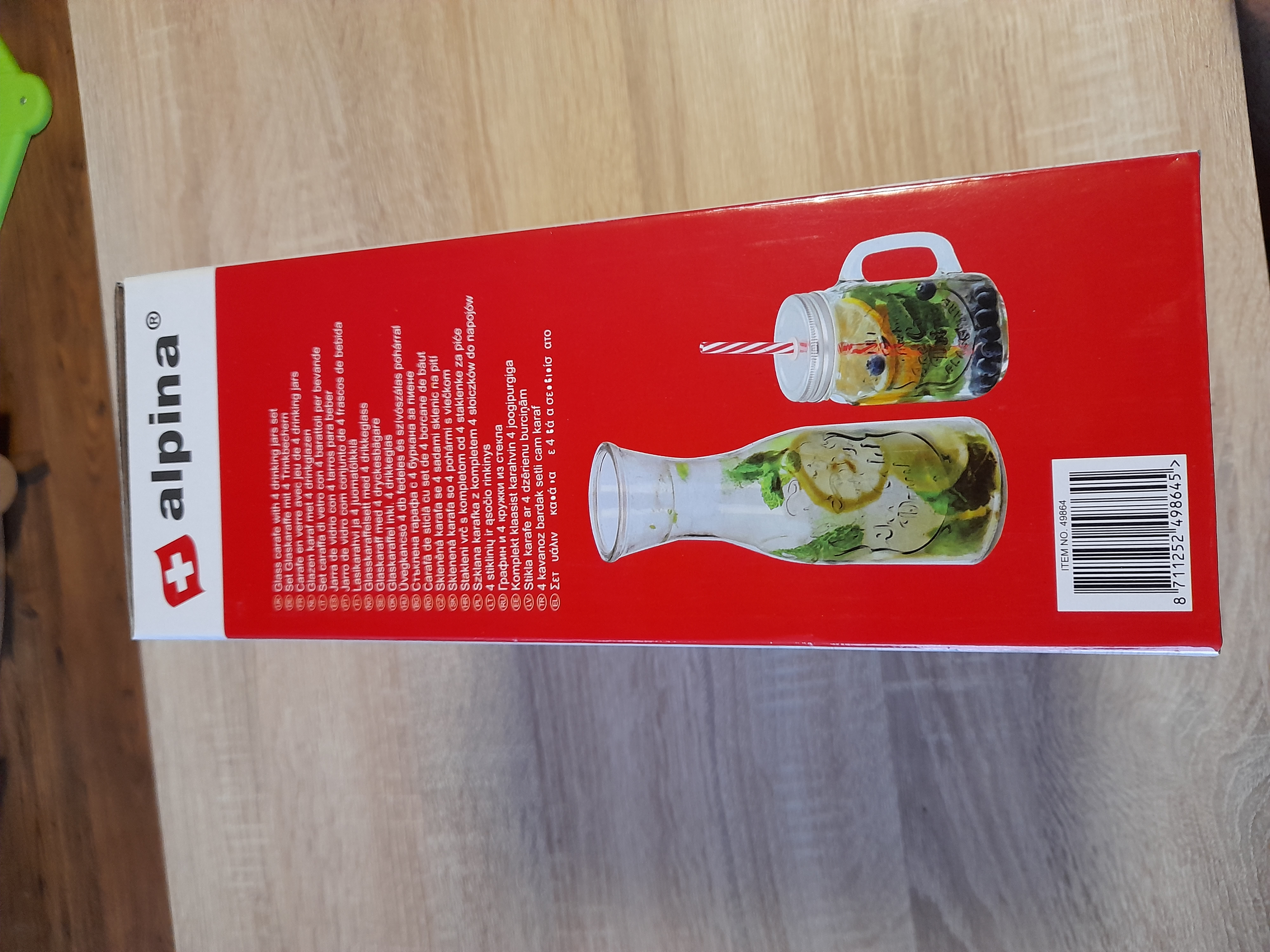 Alpina grafinas (1l) su 4 gėrimo puodeliais,420 ml stiklinės su dangteliu ir šiaudeliu.