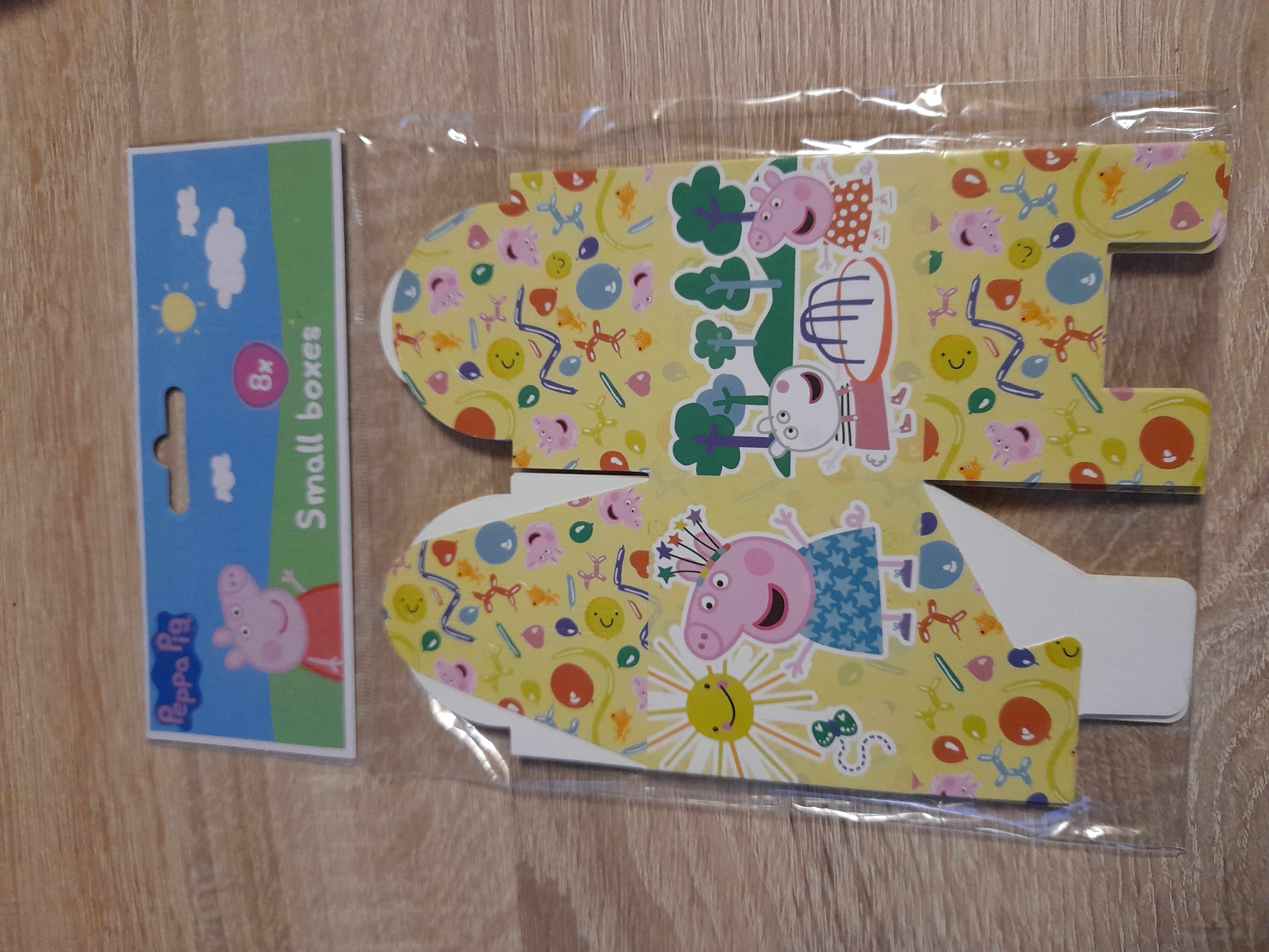 Dėžutės skanuminams Peppa Pig  8 vnt. 6,5x6,5x5,5 cm.