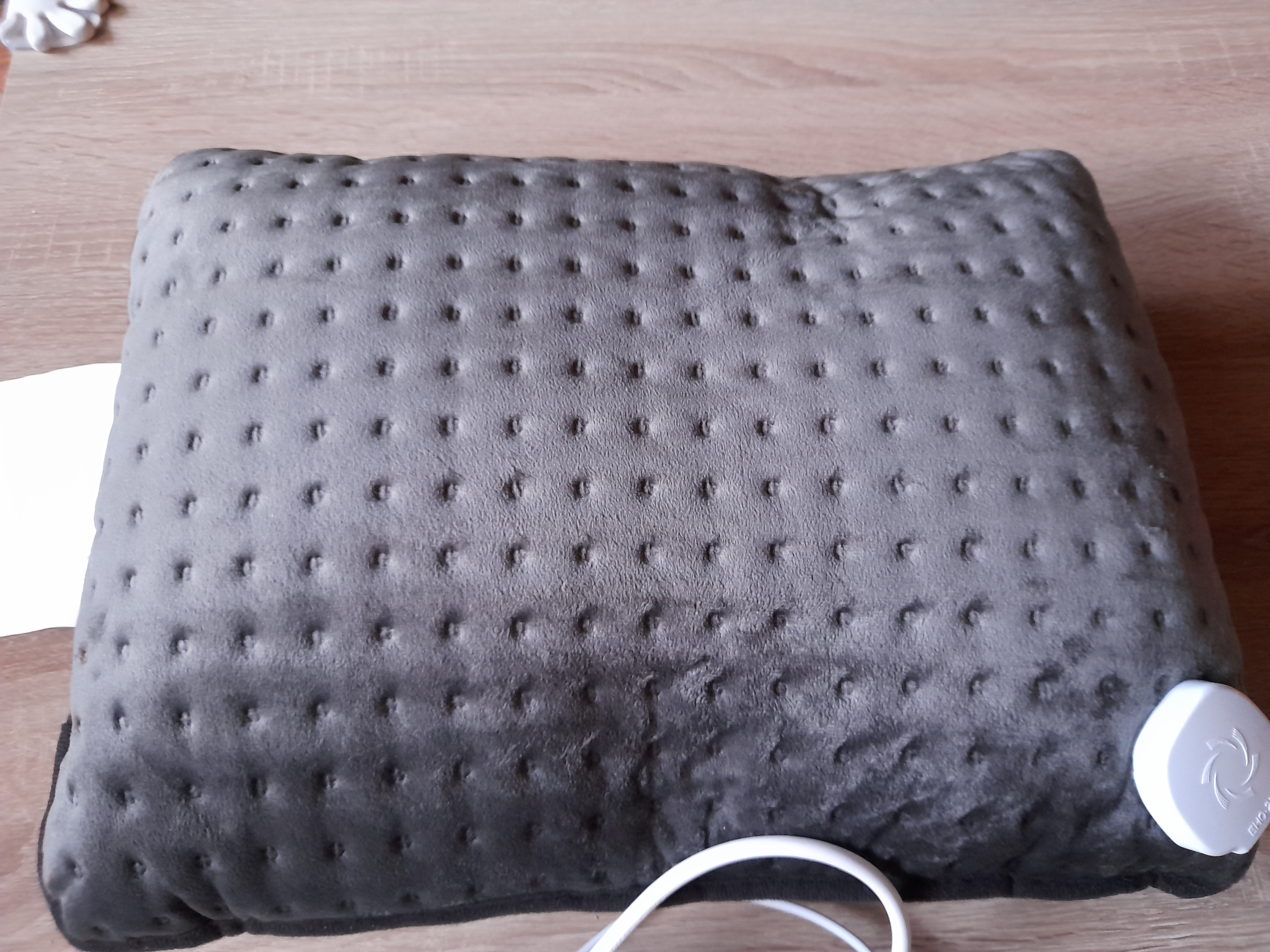 Arebos kūno šildymo padas – raminanti šiluma kaklui, pečiams, nugarai ir skrandžiui.