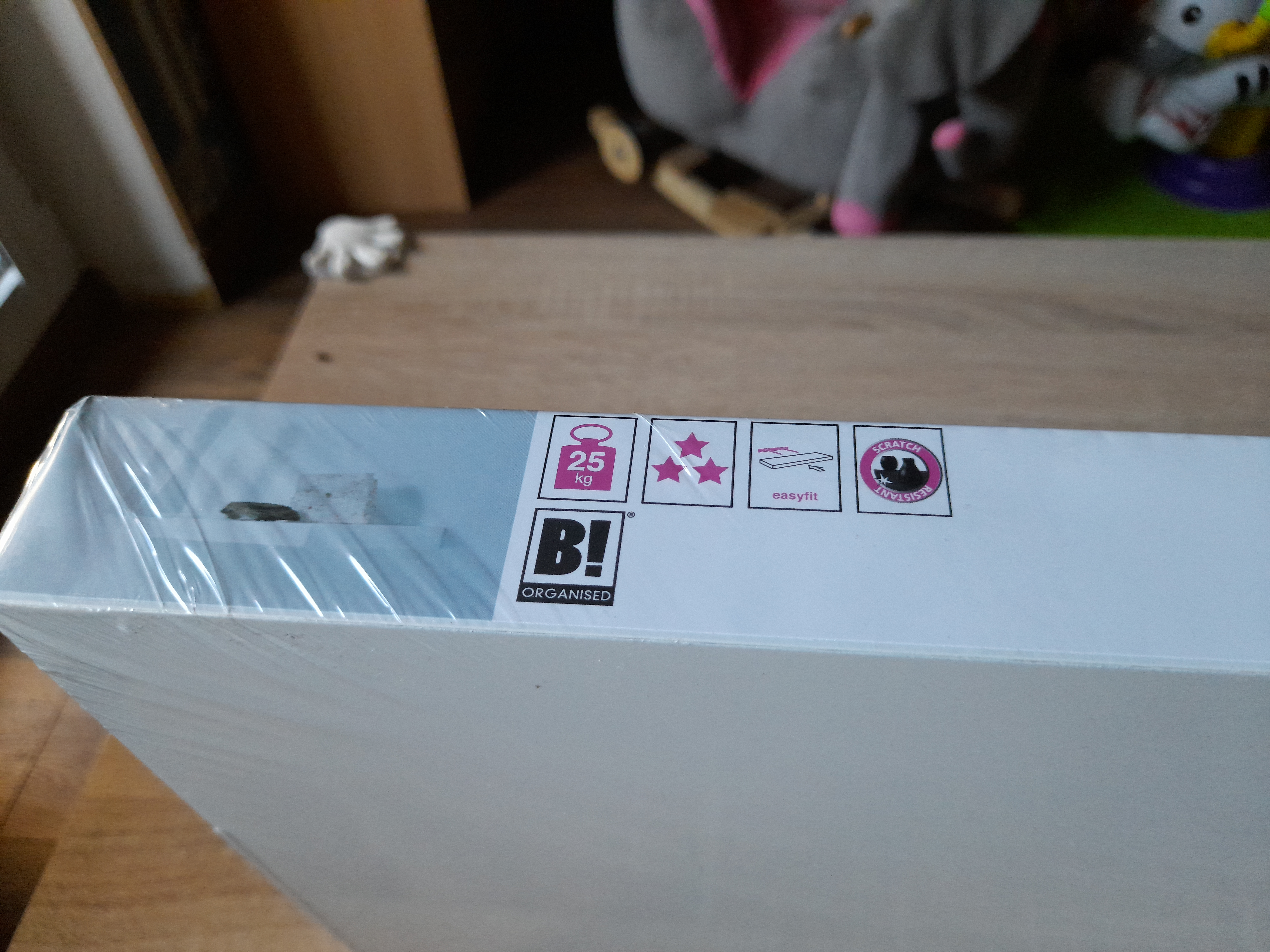 B! Baltai lakuota Easyfit lentyna