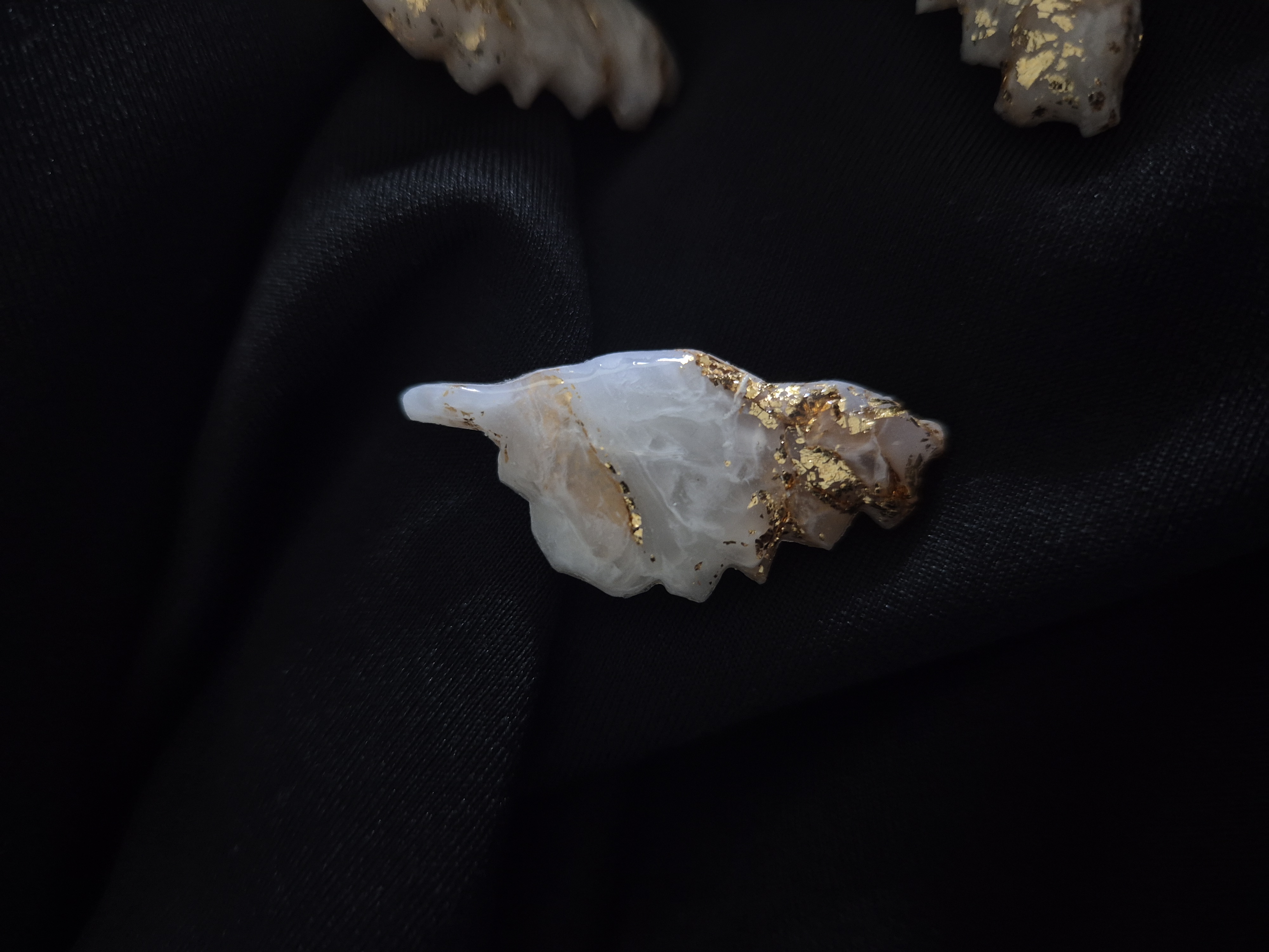 Collier Corse blanc et éclats dorés