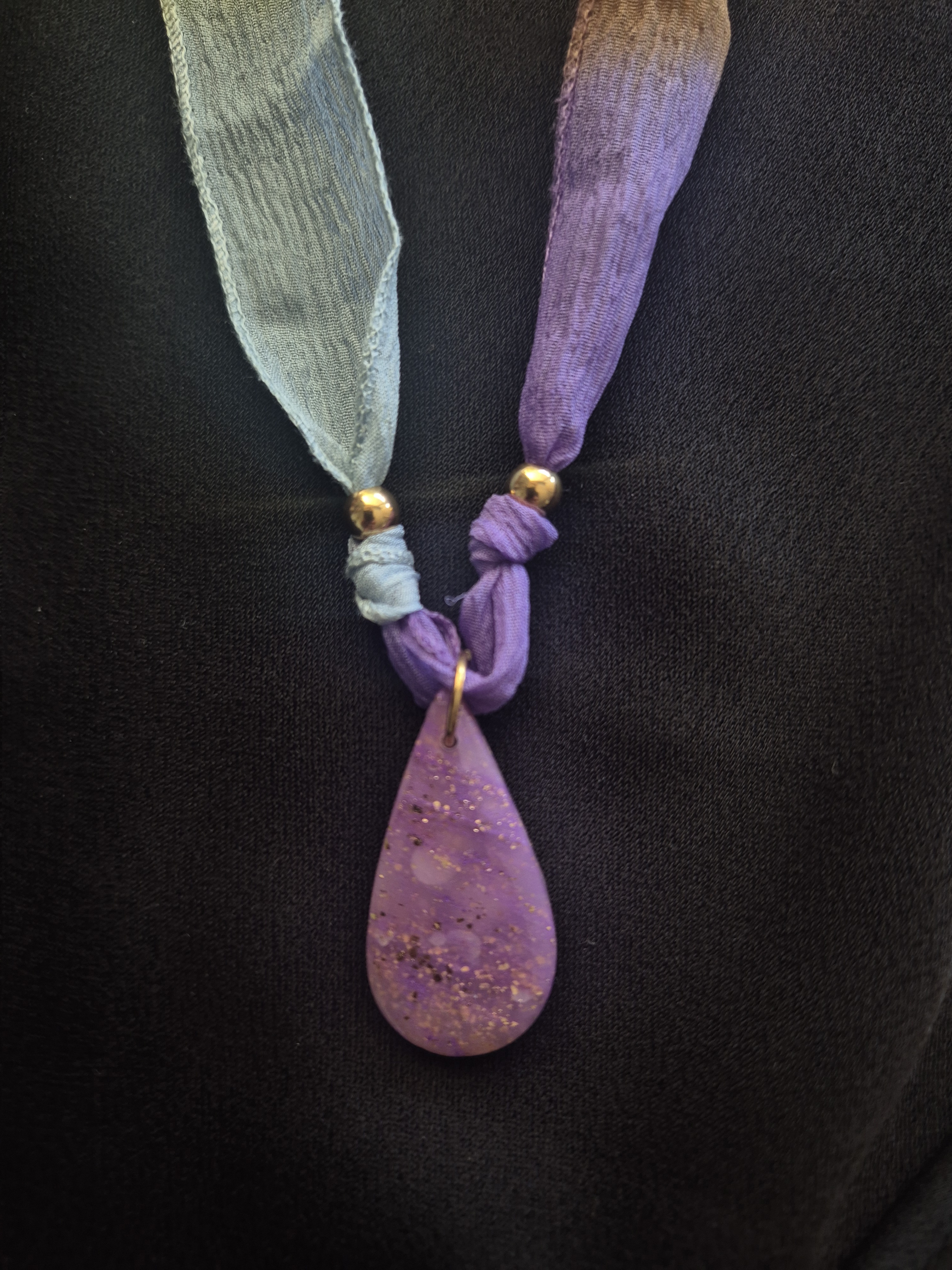 Collier en ruban de soie