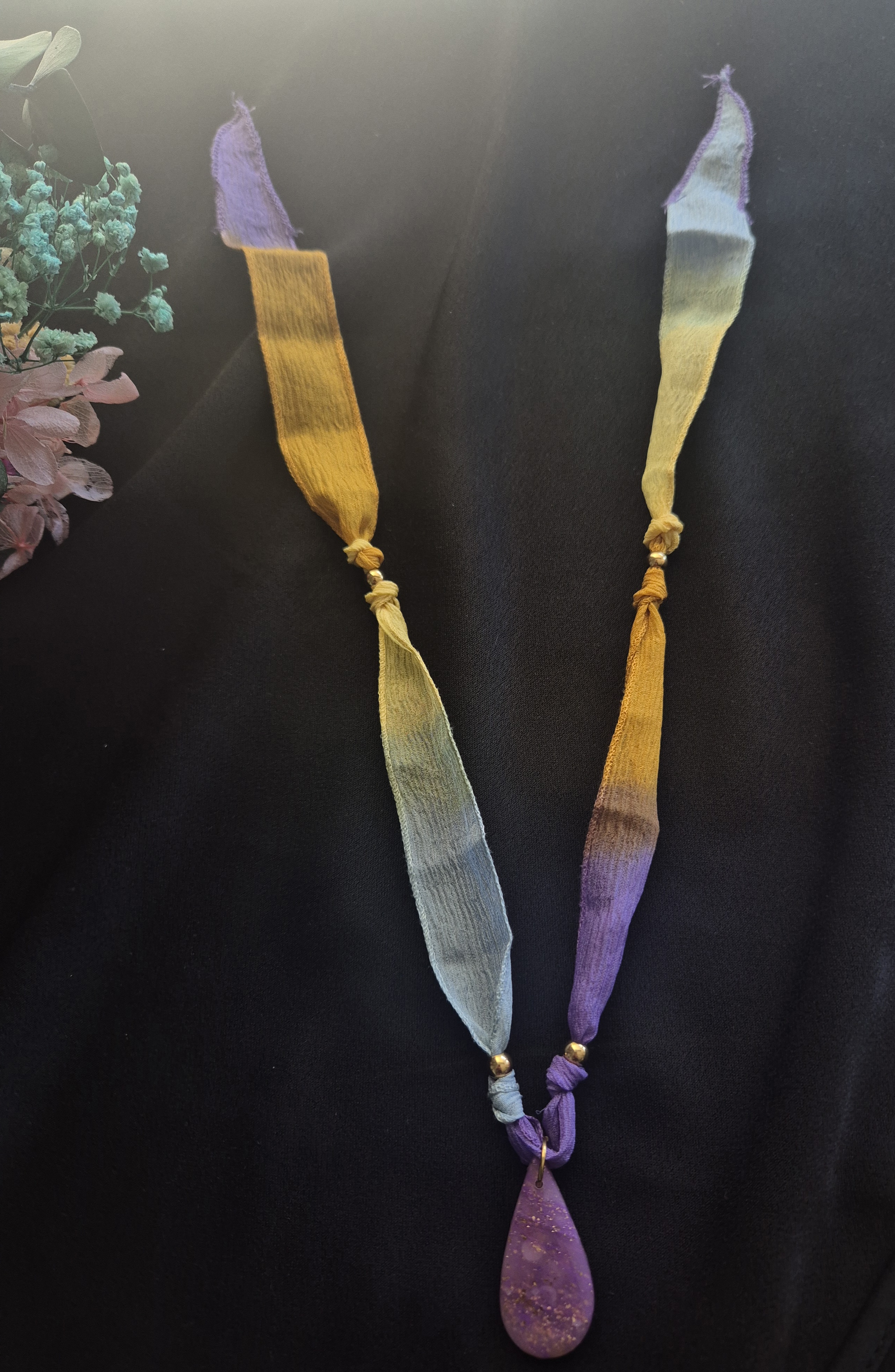Collier en ruban de soie