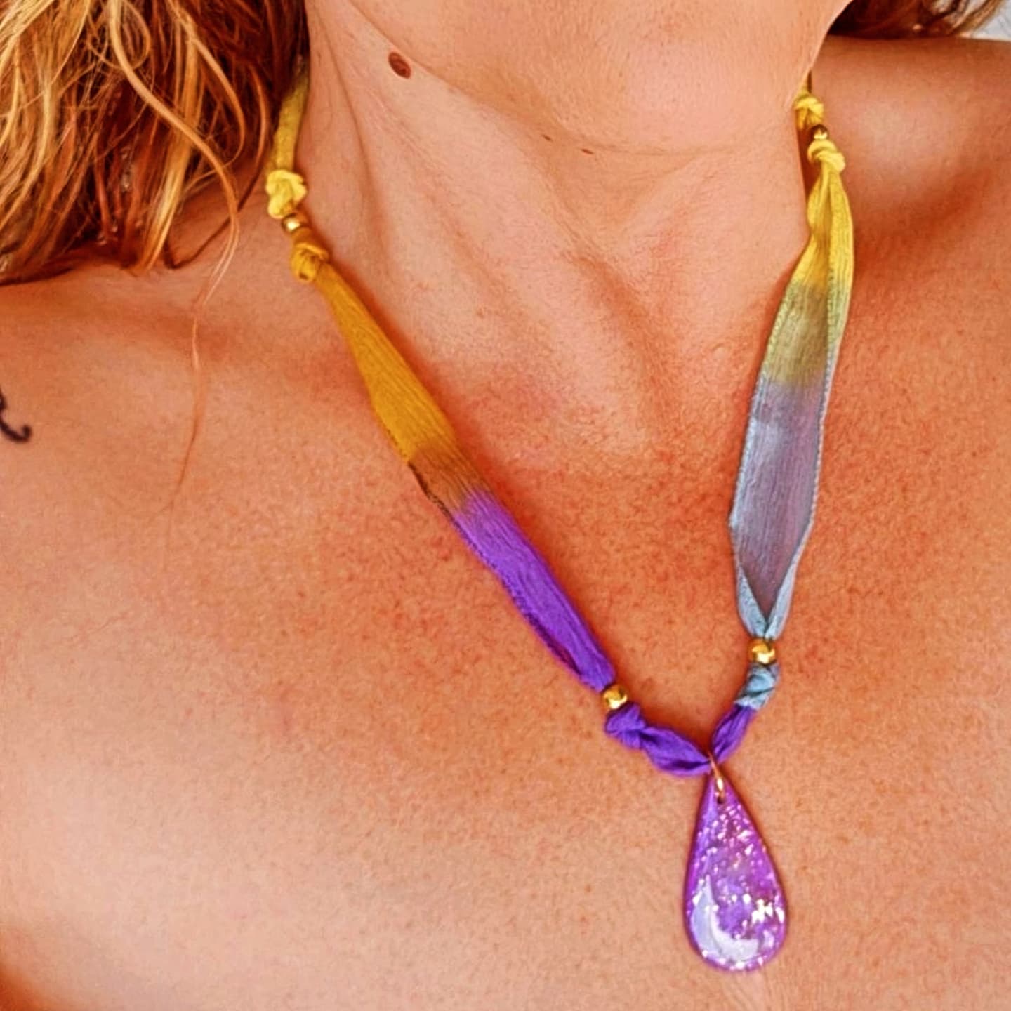 Collier en ruban de soie