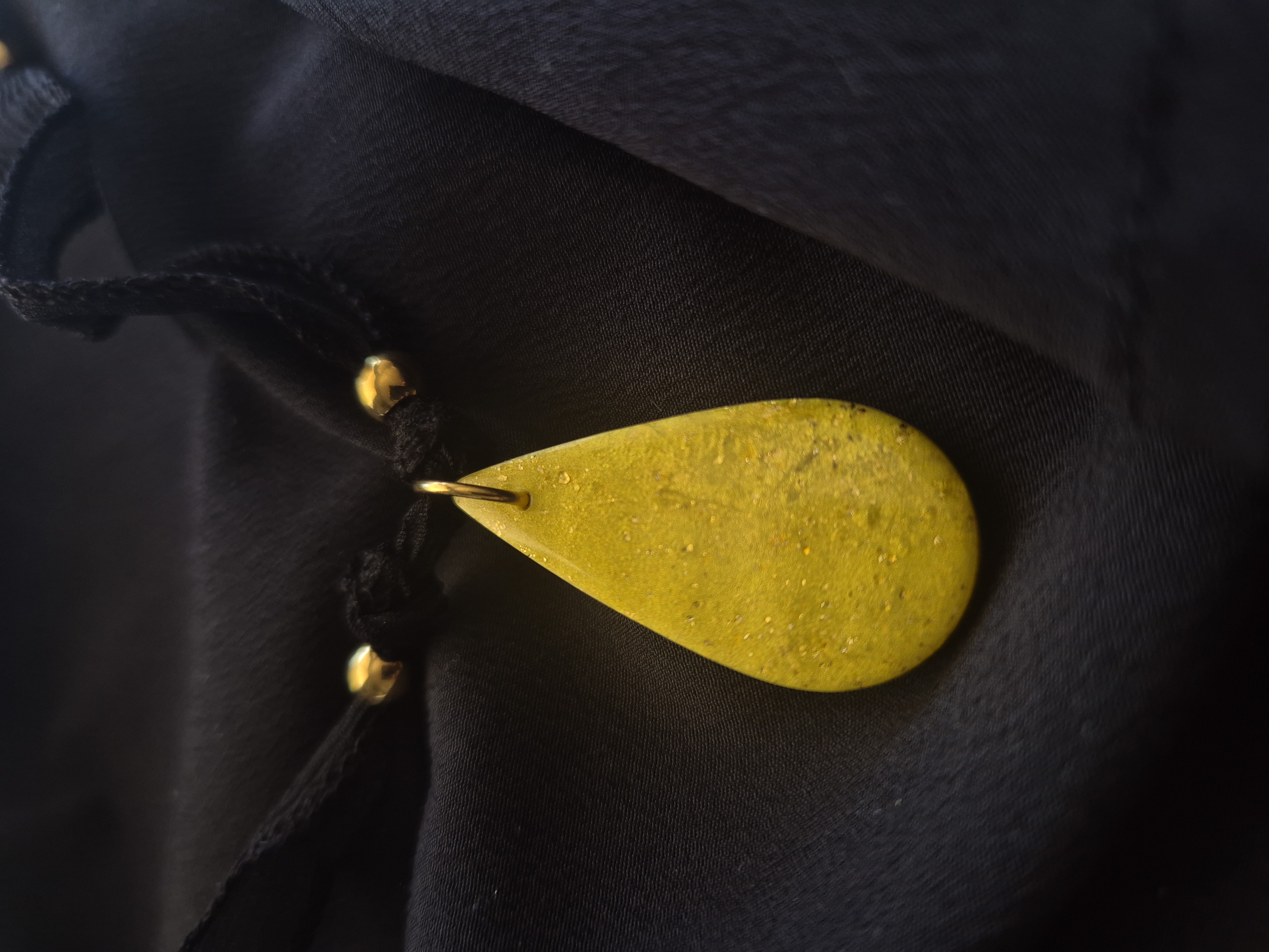 Collier en ruban de soie