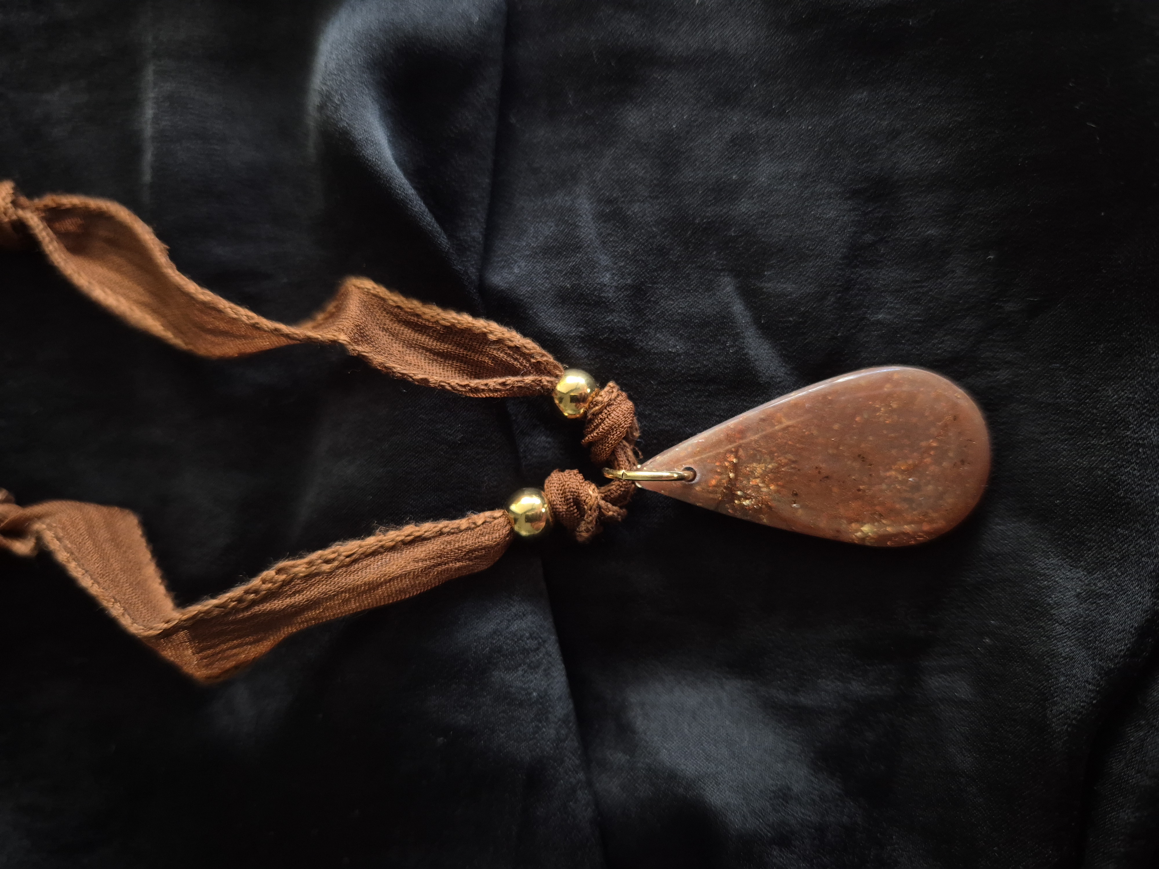 Collier en ruban de soie