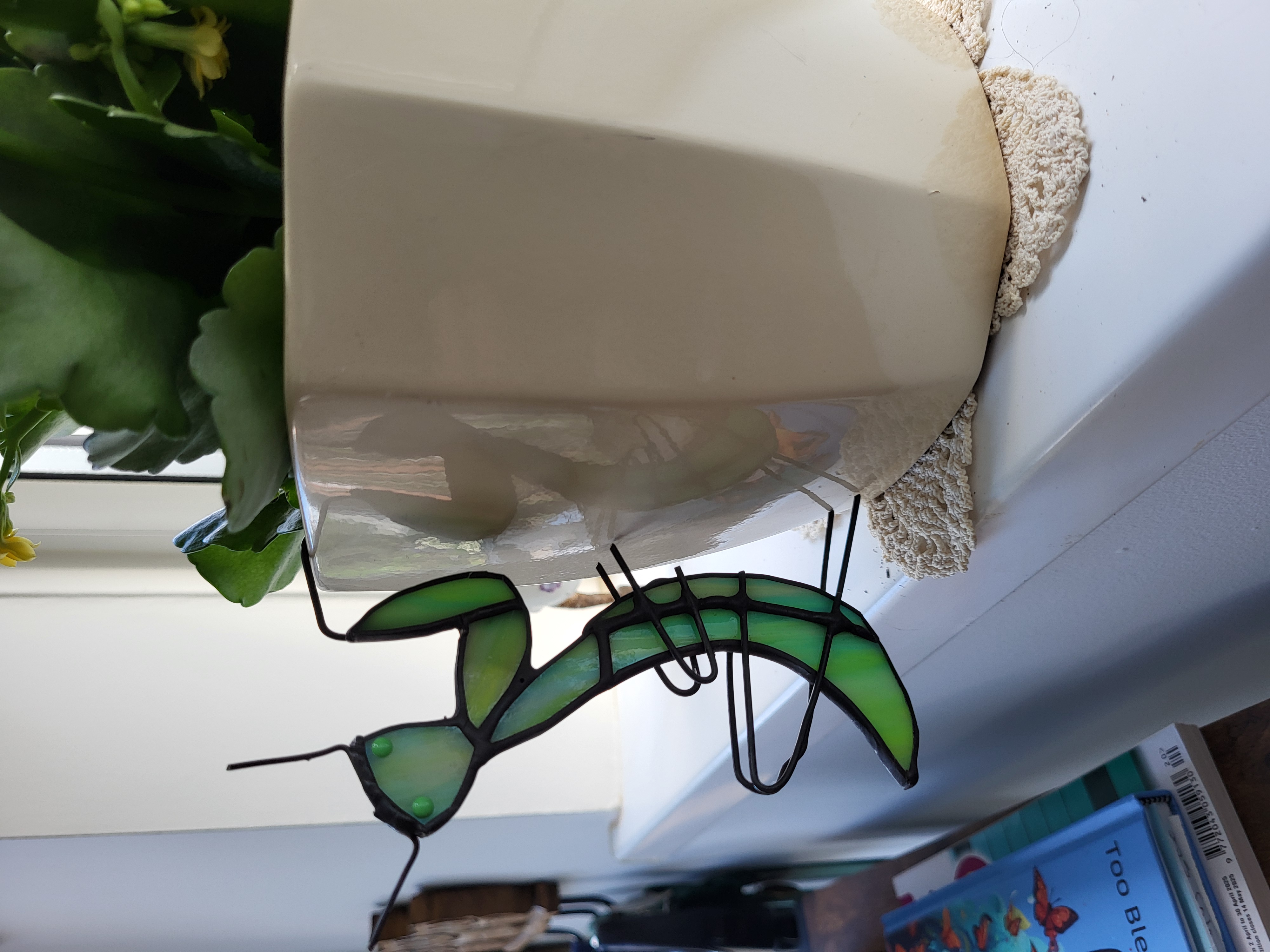 Grasshopper plant pot hugger
