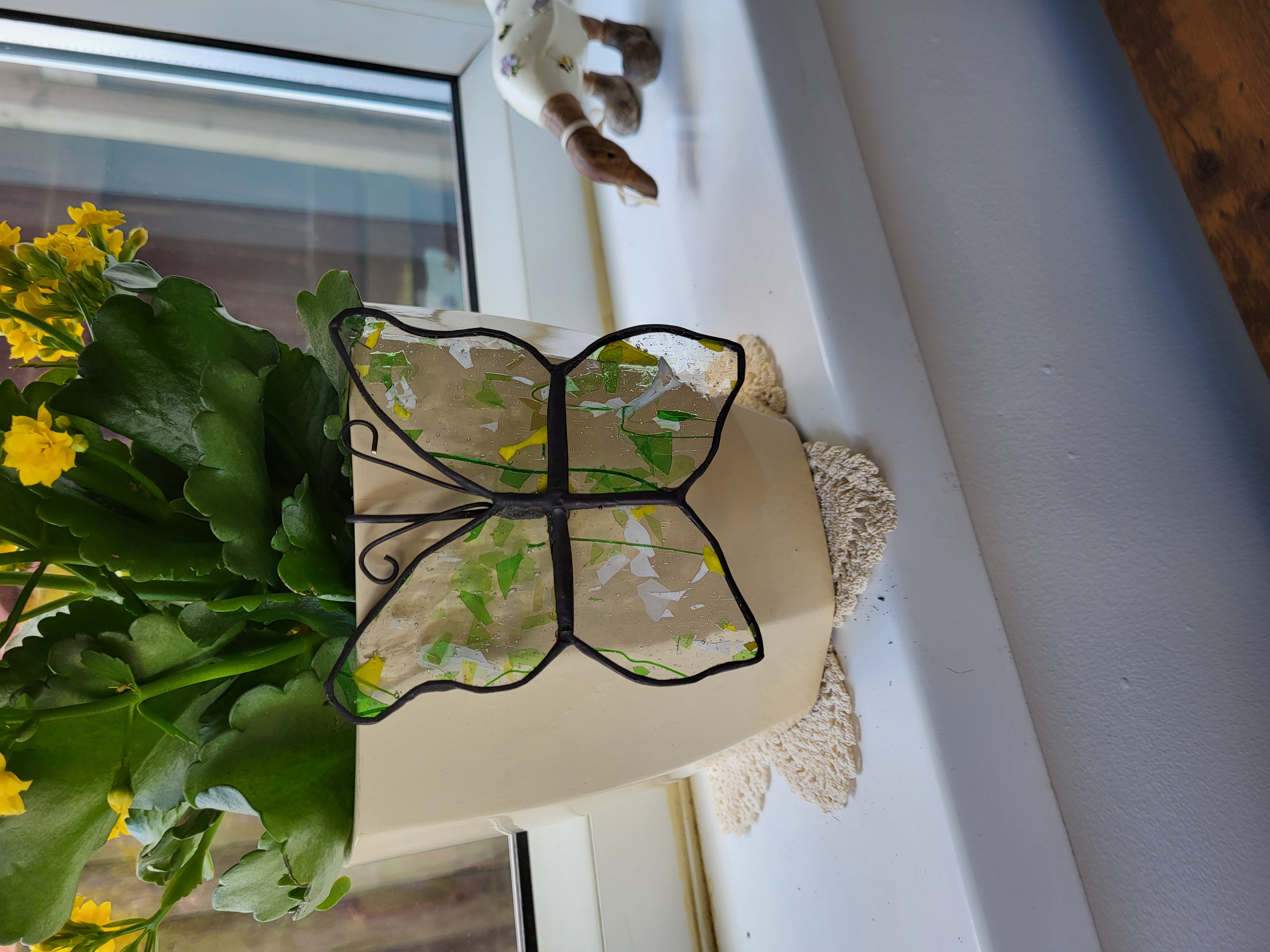 Butterfly plant pot hugger
