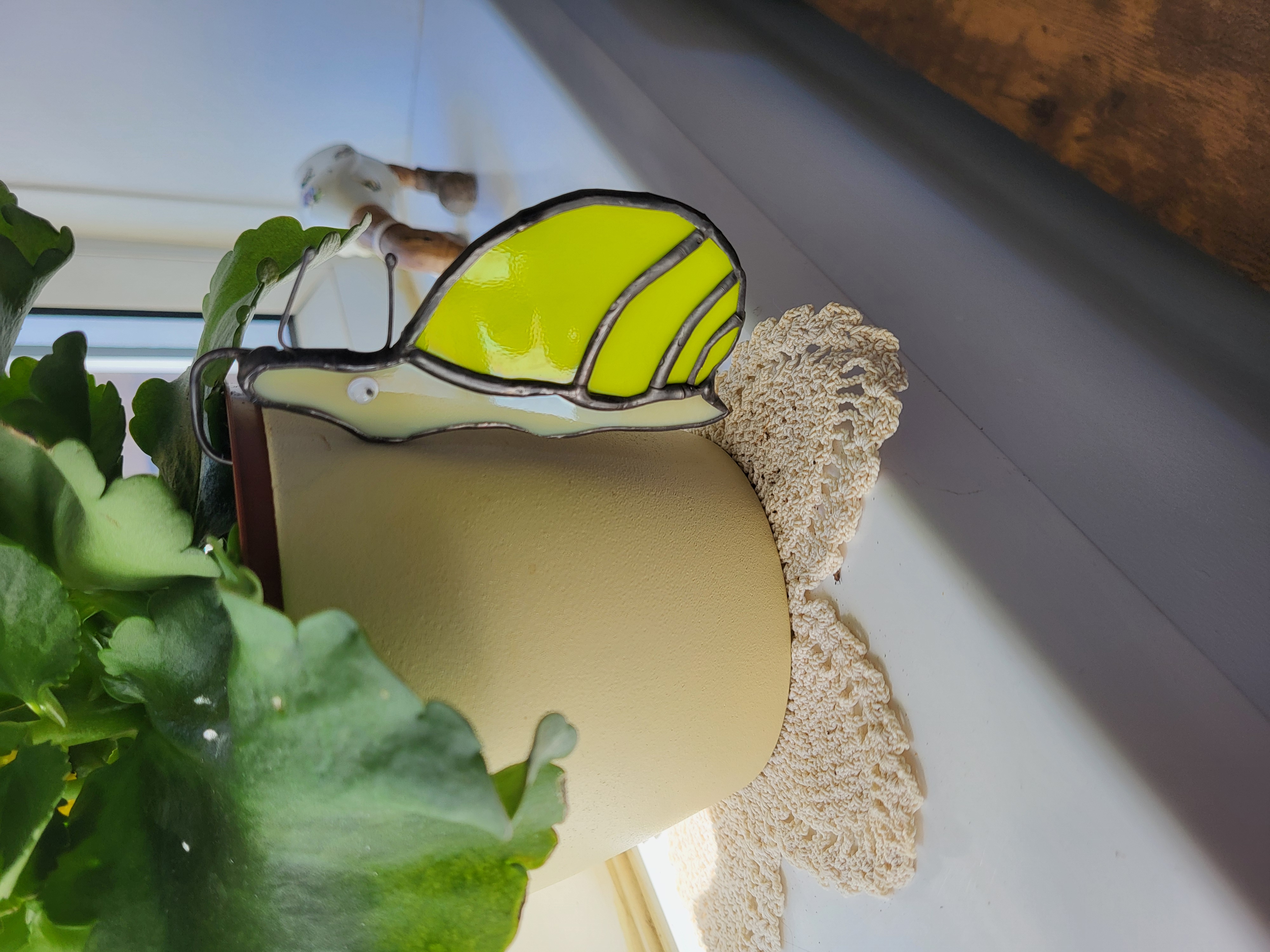 Snail plant pot hugger