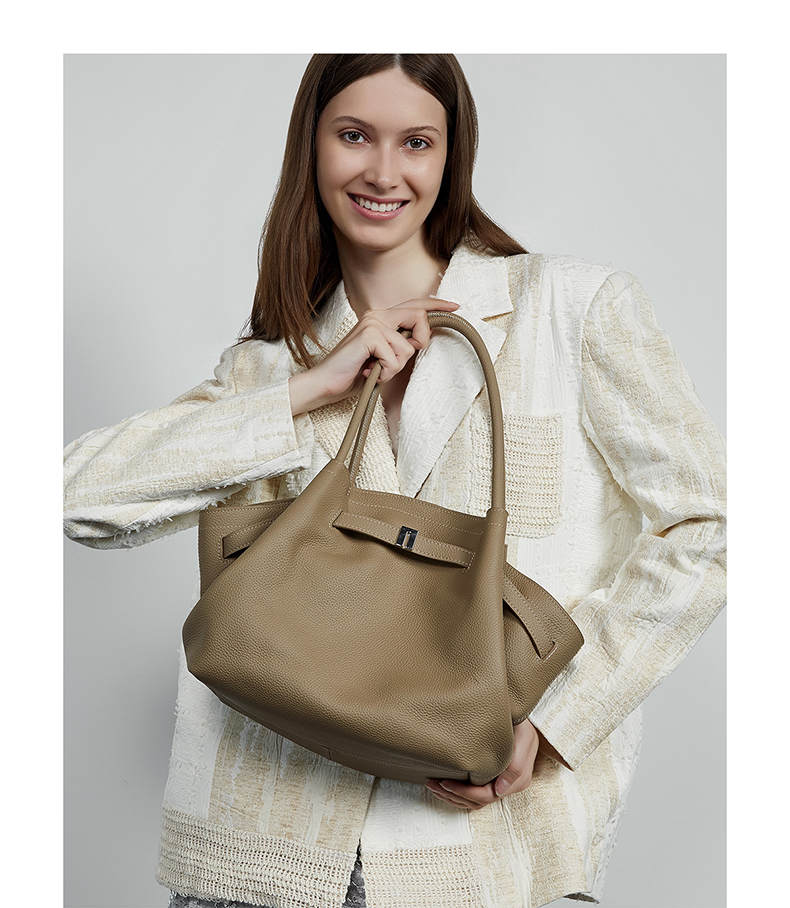 Elegant Black Leather Handbag