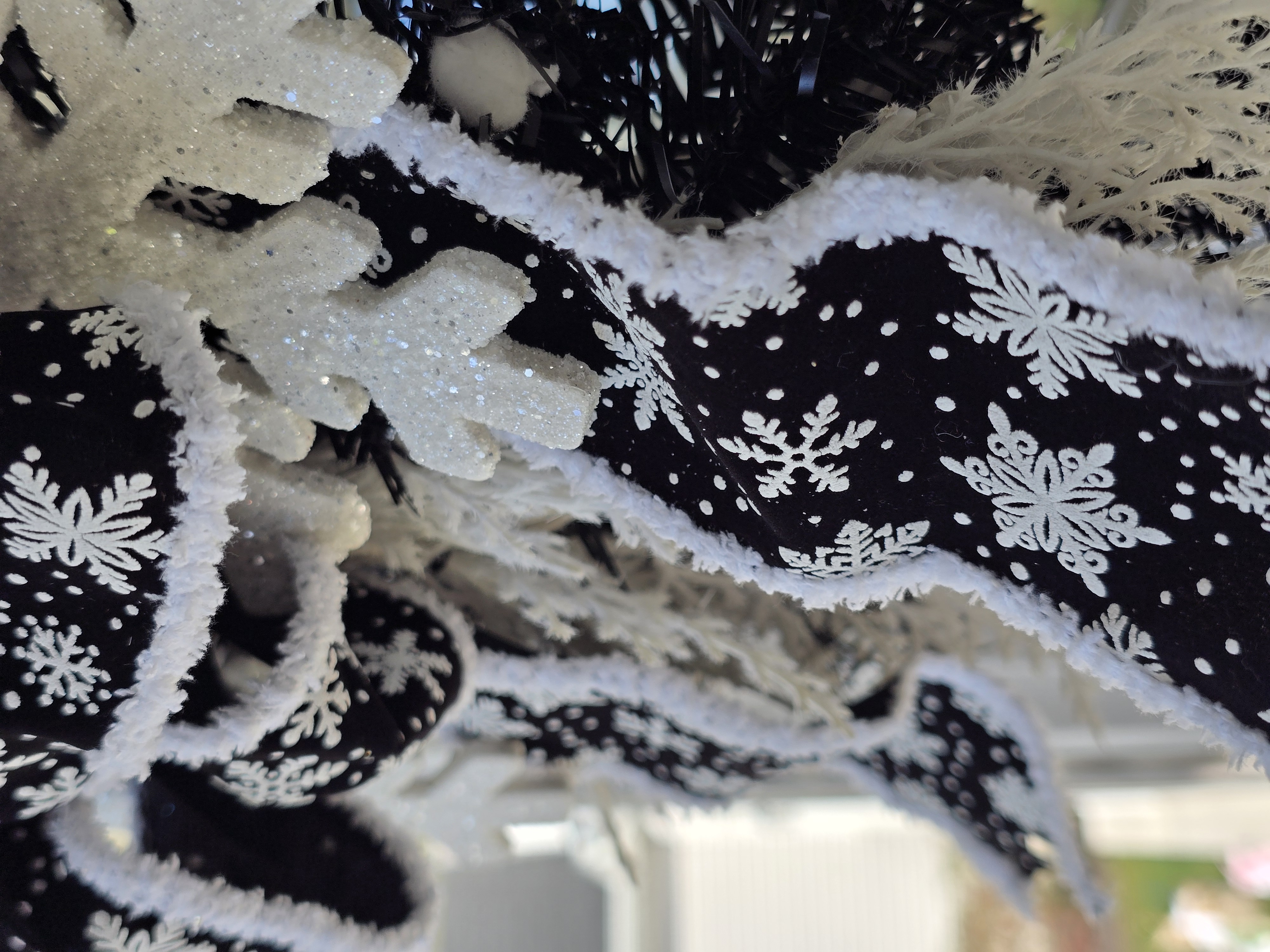 Snowflake Holiday Door Wreath